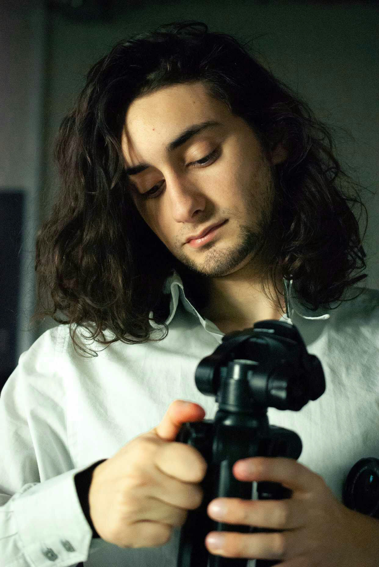 C'est moi là, je replie un trépied