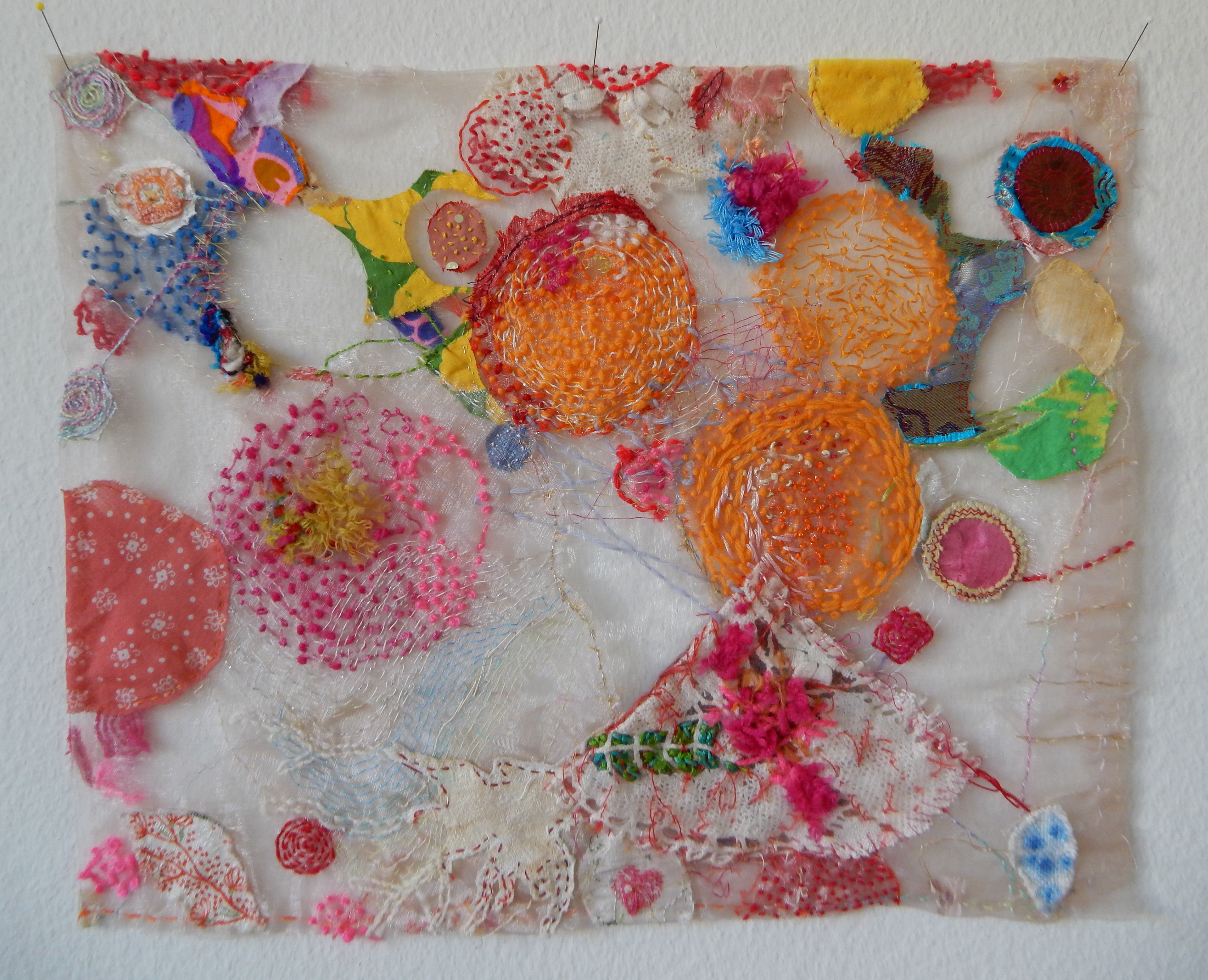 Lochstickerei, 2009, Applikation und Stickerei auf Tranparentstoff, 42,5 x 34,5 cm