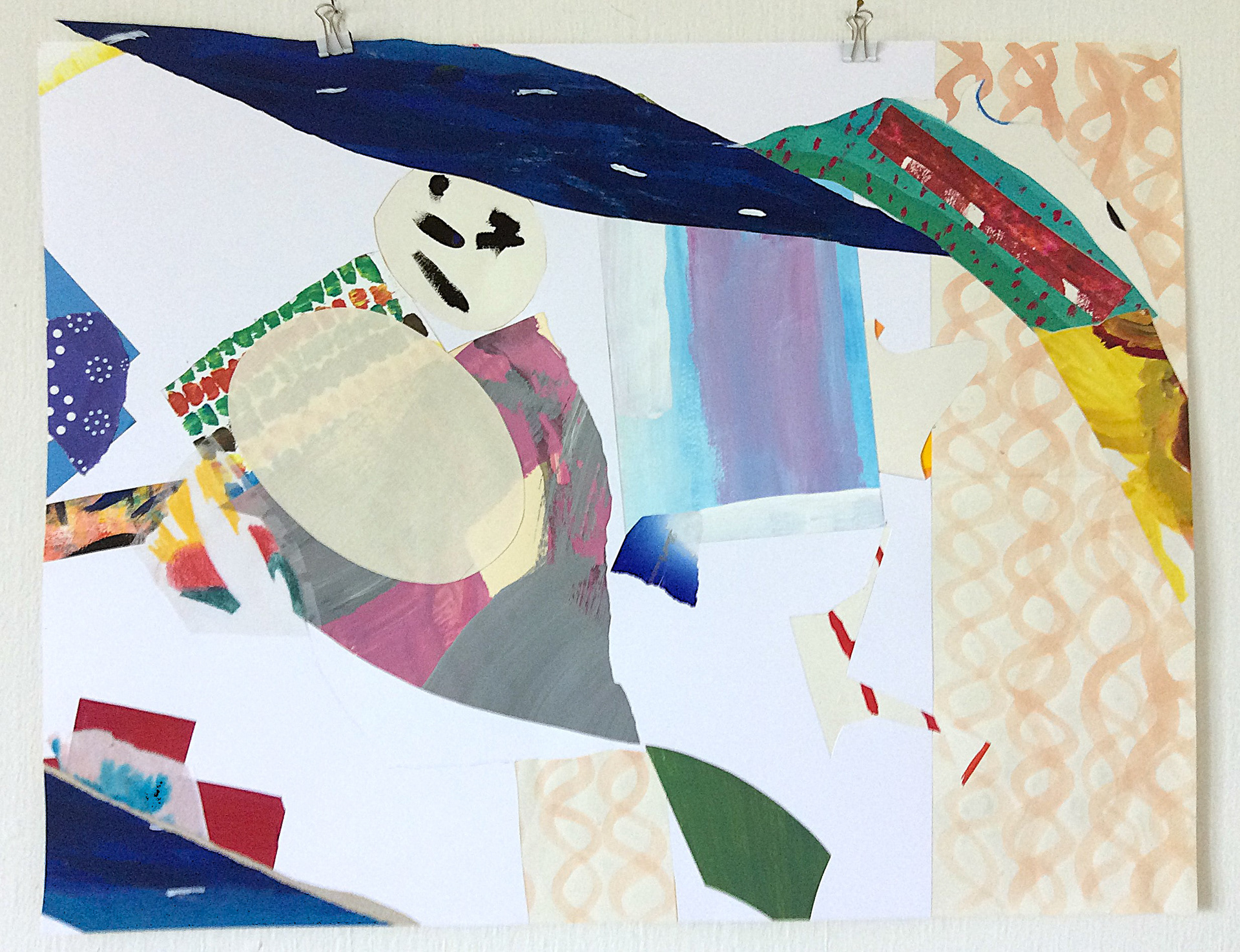 Schwimmerin, 2023, Collage mit bemalten und bedruckten Papieren und Stoff, 50 x 70 cm