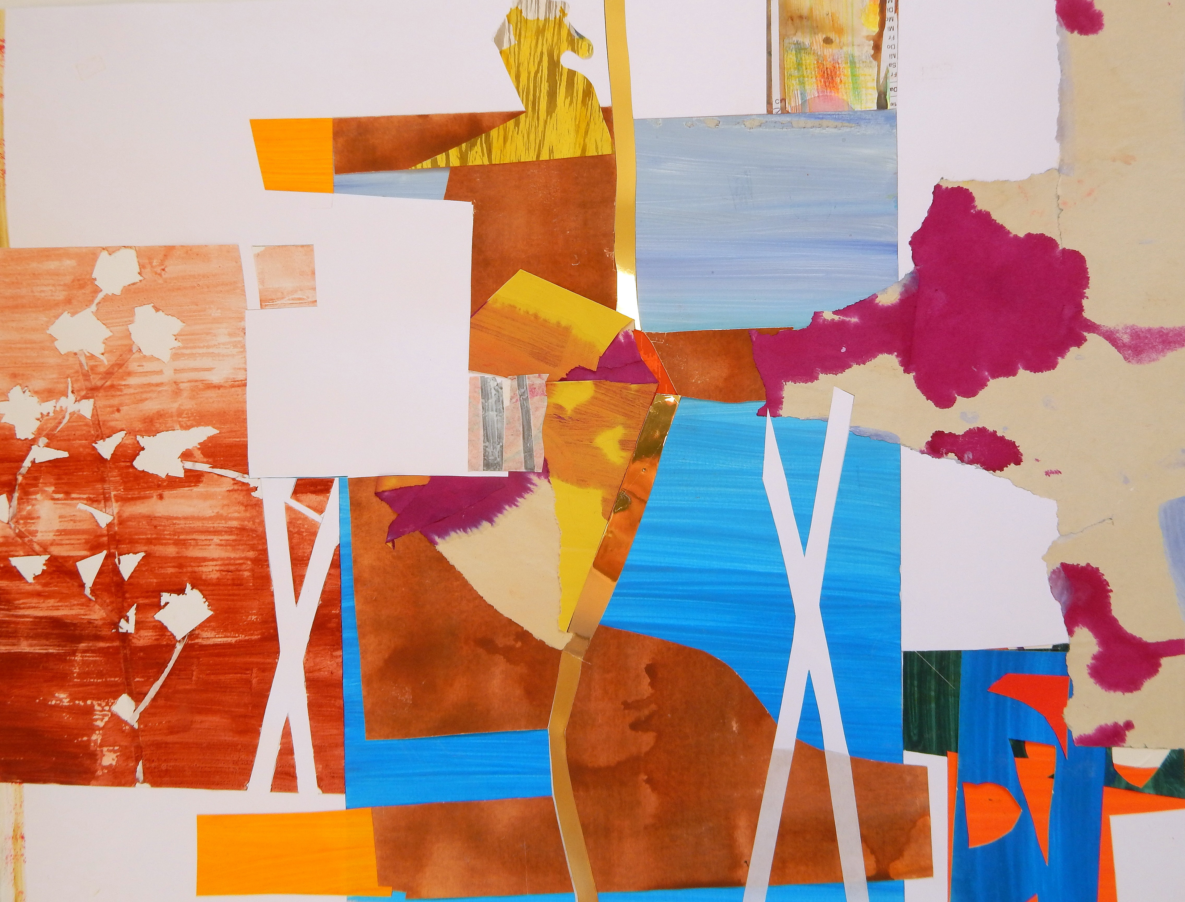 zwei Scheren, 2023, Collage mit bemalten Papieren und Goldfolie, 50 x 70 cm