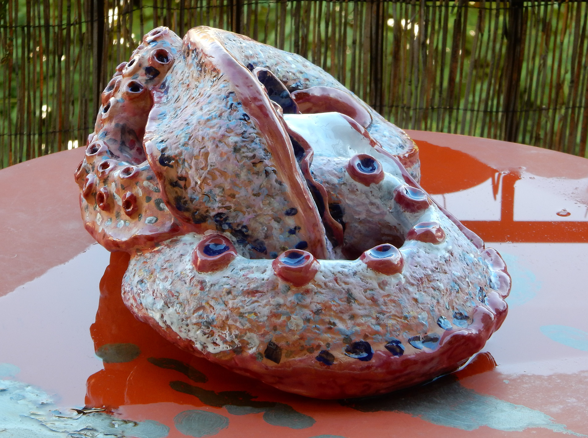 Oktopus, 2022, Ton glasiert, 40 x 30 x 18 cm