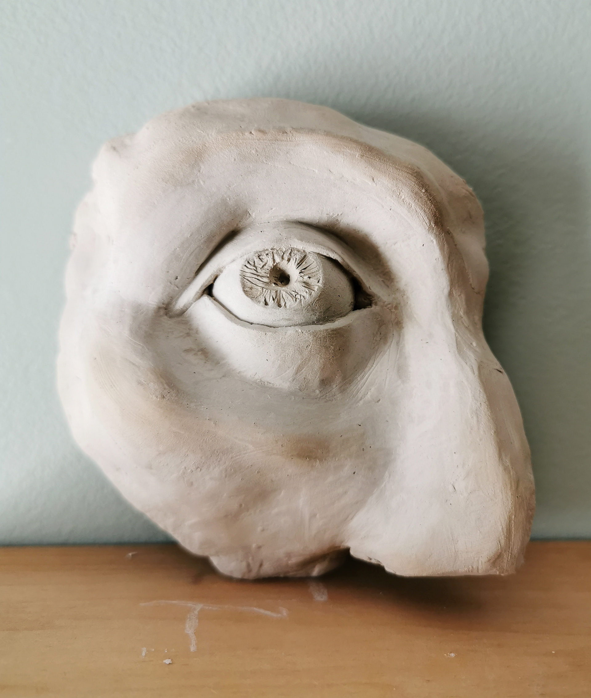 Eye study in natural clay