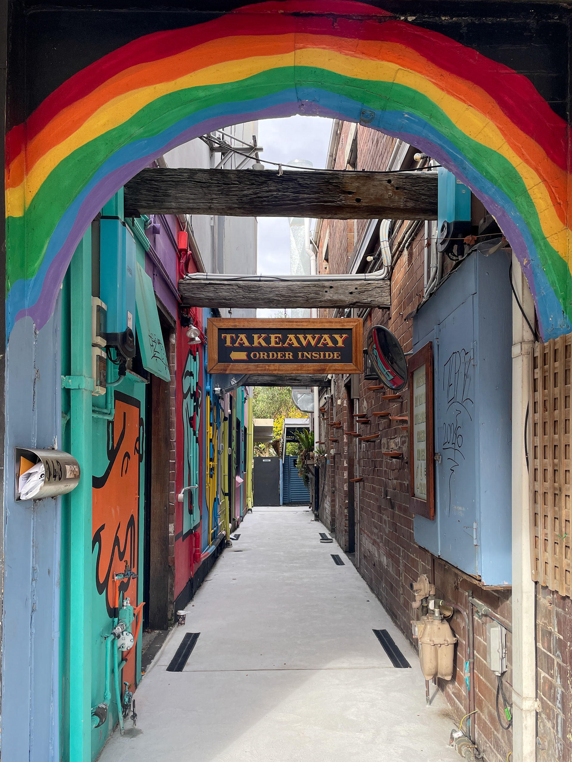 An alley beside Iggy's Bread in Bronte