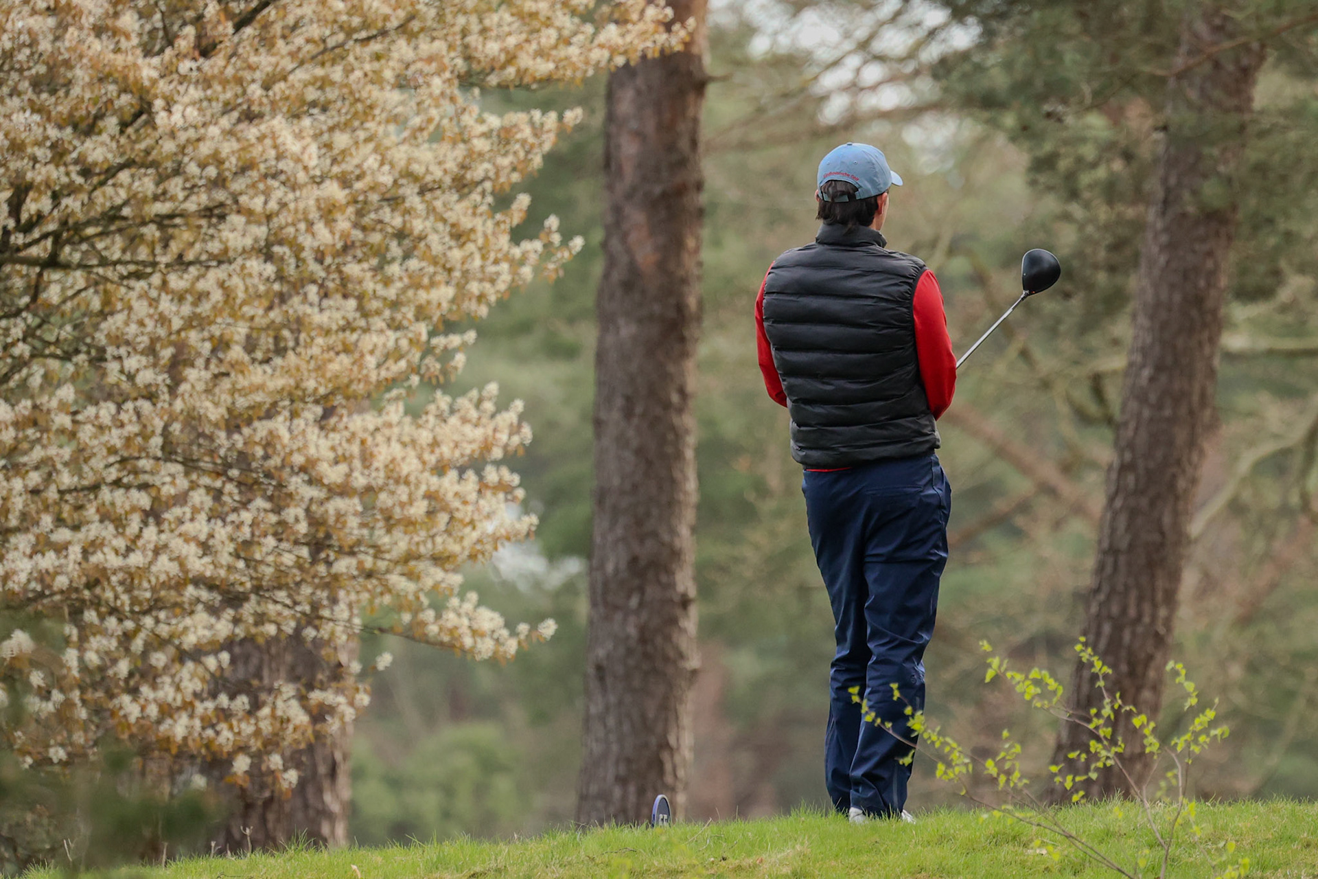 Darcy Peters (Eindhovensche) op de tee van hole 2 van de Rosendaelsche