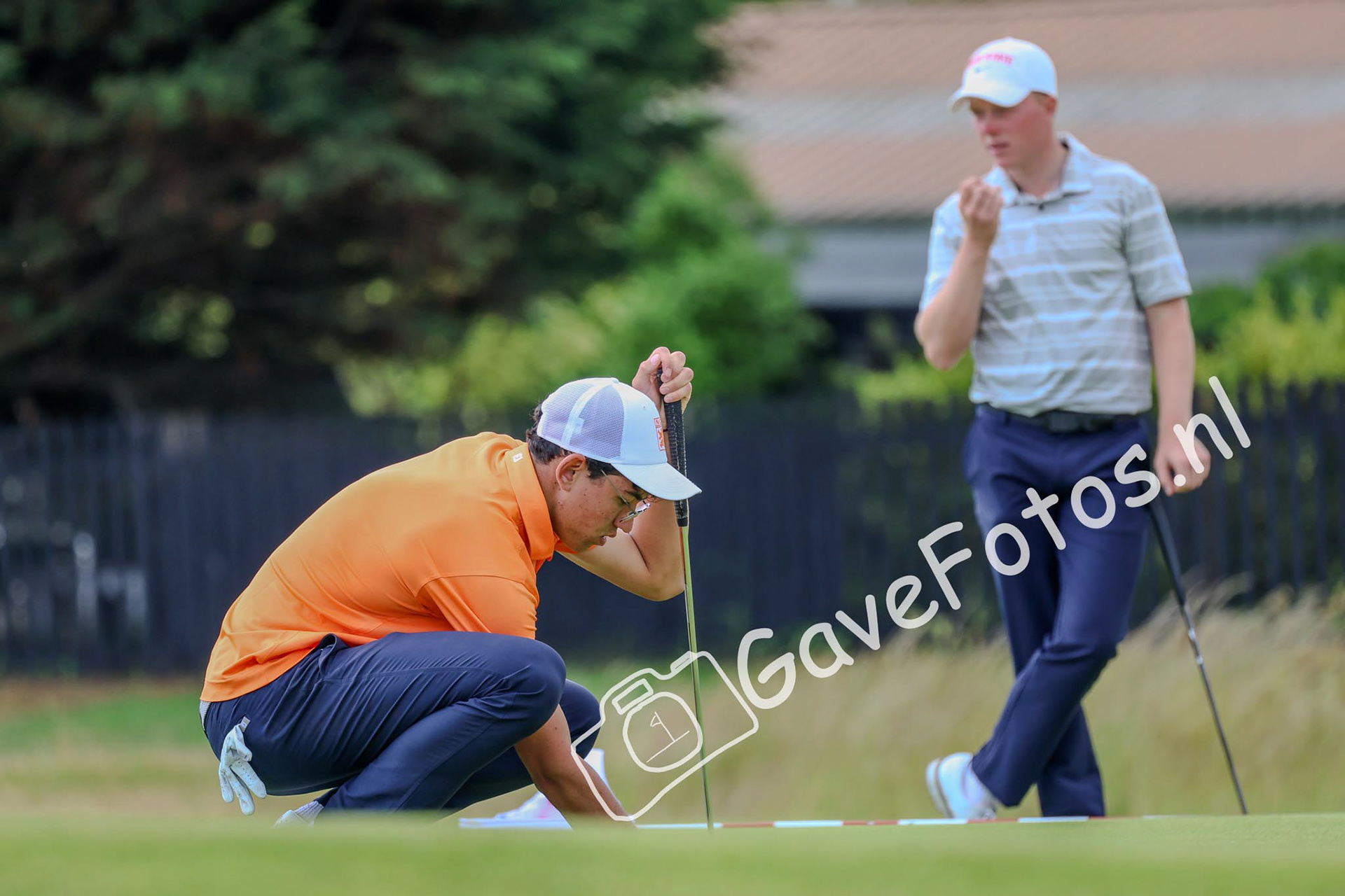 Denny Kloeth lijnt op voor zijn put op hole 18 van Royal St George tijdens The Amateur