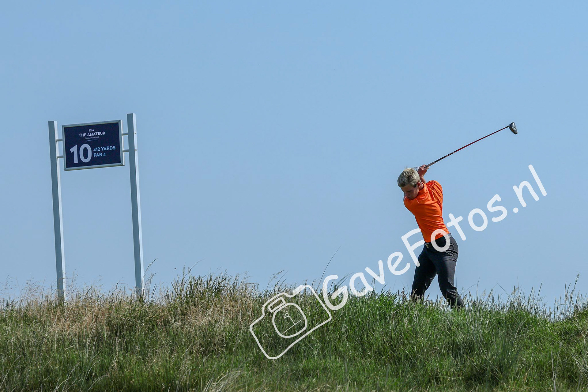Scott Woltering op de tee van hole 10 op Royal St George tijdens The Amateur 2025