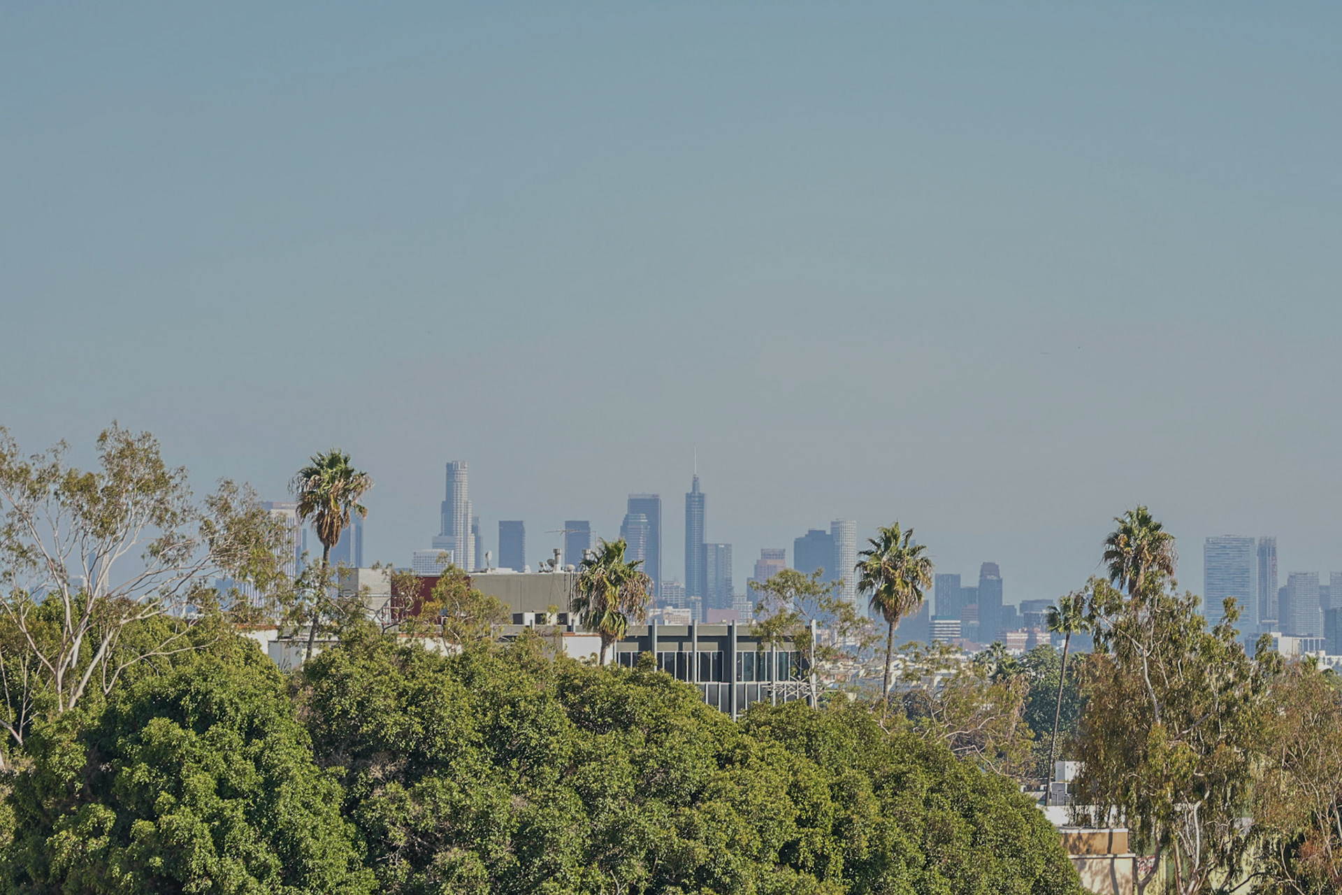 Uitzicht op downtown LA vanaf het dak van de parkeergarage