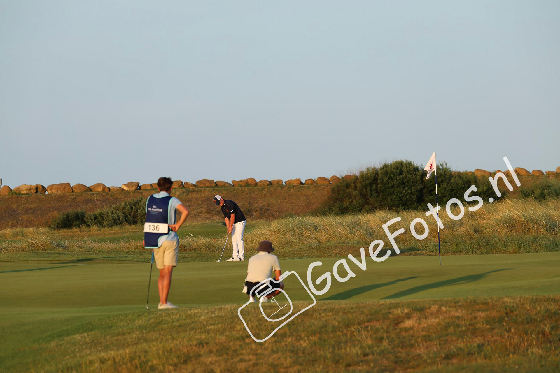 Stijn Egging zijn birdy put op hole 18 van Royal Cinque Ports voor het halen van de cut