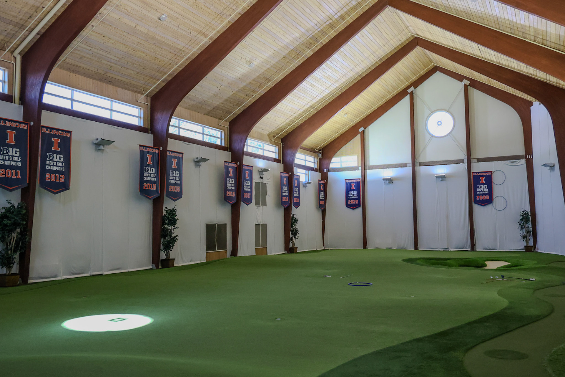De indoor chipping hal