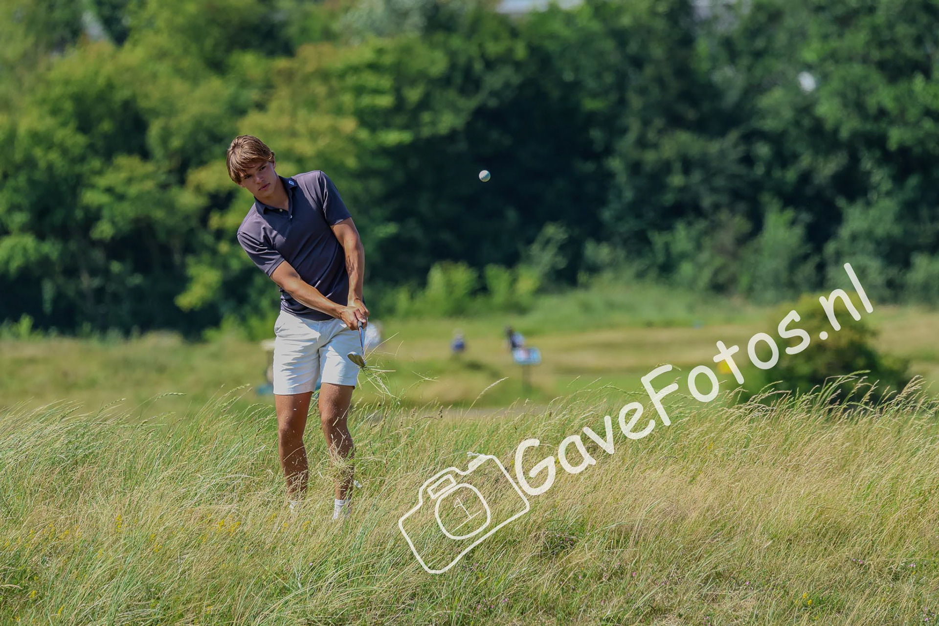 Senna Korver van uit de rough tijdens het Kennemer Open 2025
