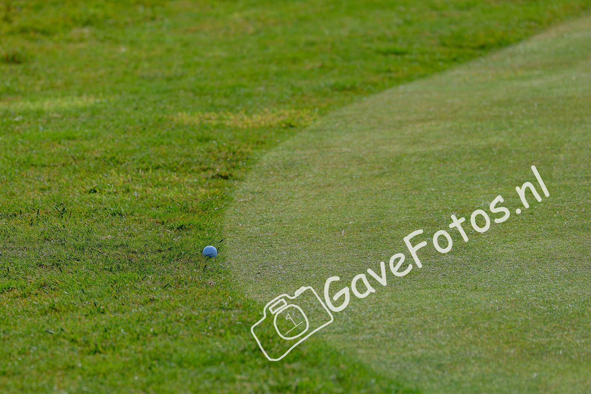 De liggen van Stijn Egging zijn approach op hole 18 van Royal St George tijdens de 2e play off hole van The Amateur