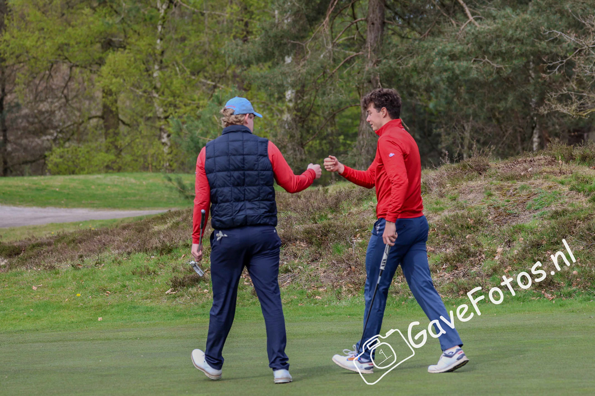 Jack Ingham en Max van der Kuilen (Eindhovensche) na een mooie put op hole 10 van de Rosendaelsche