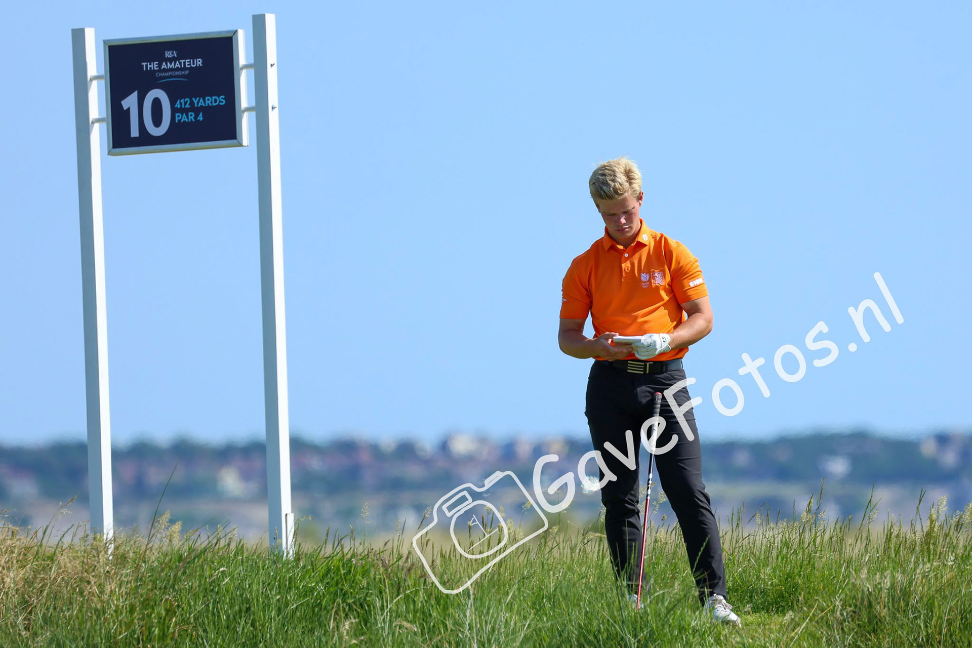 Scott Woltering op de tee van hole 10 op Royal St George tijdens The Amateur 2025