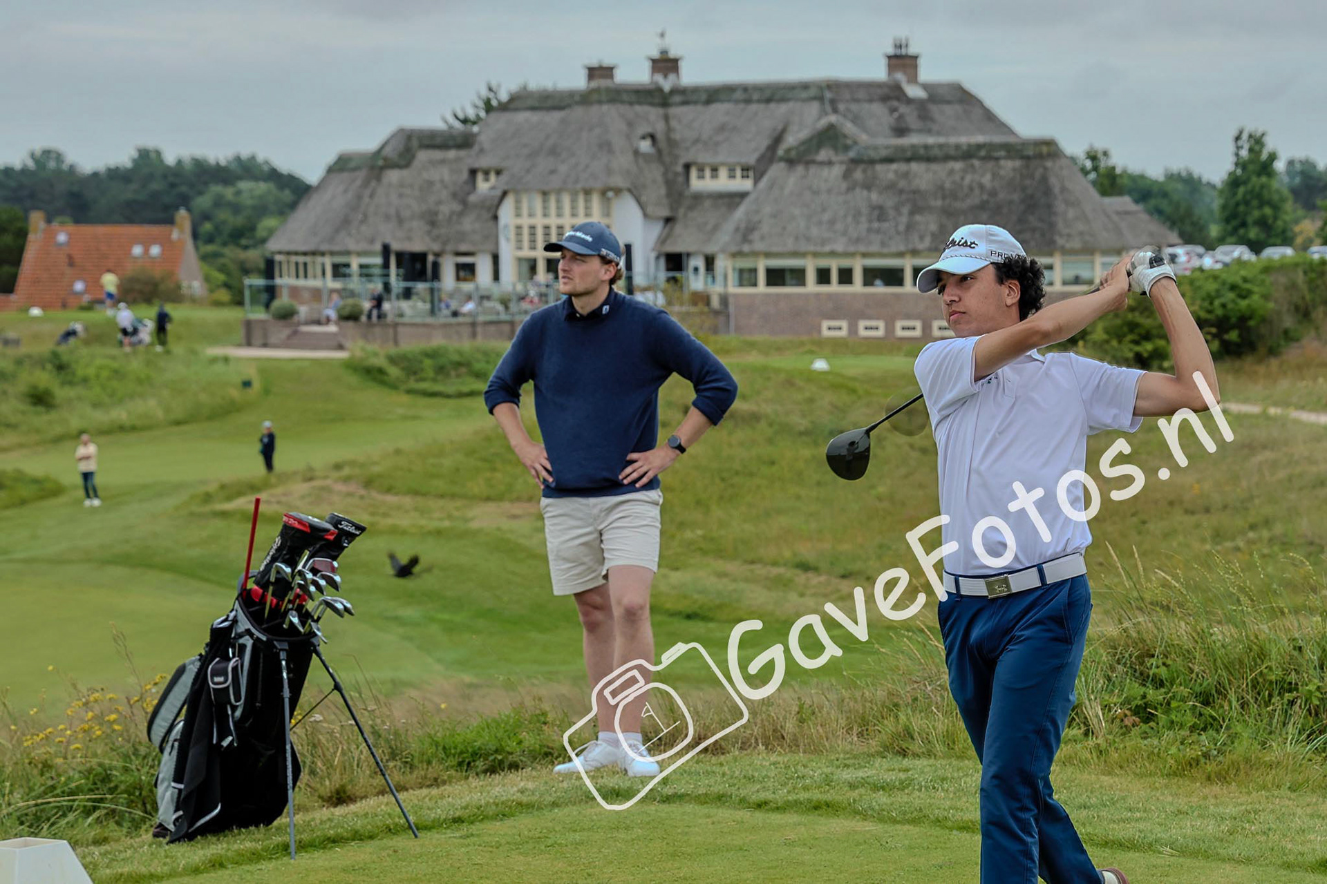 Raslen Hedhili slaat af op hole 16 tijdens het Kennemer Open 2025