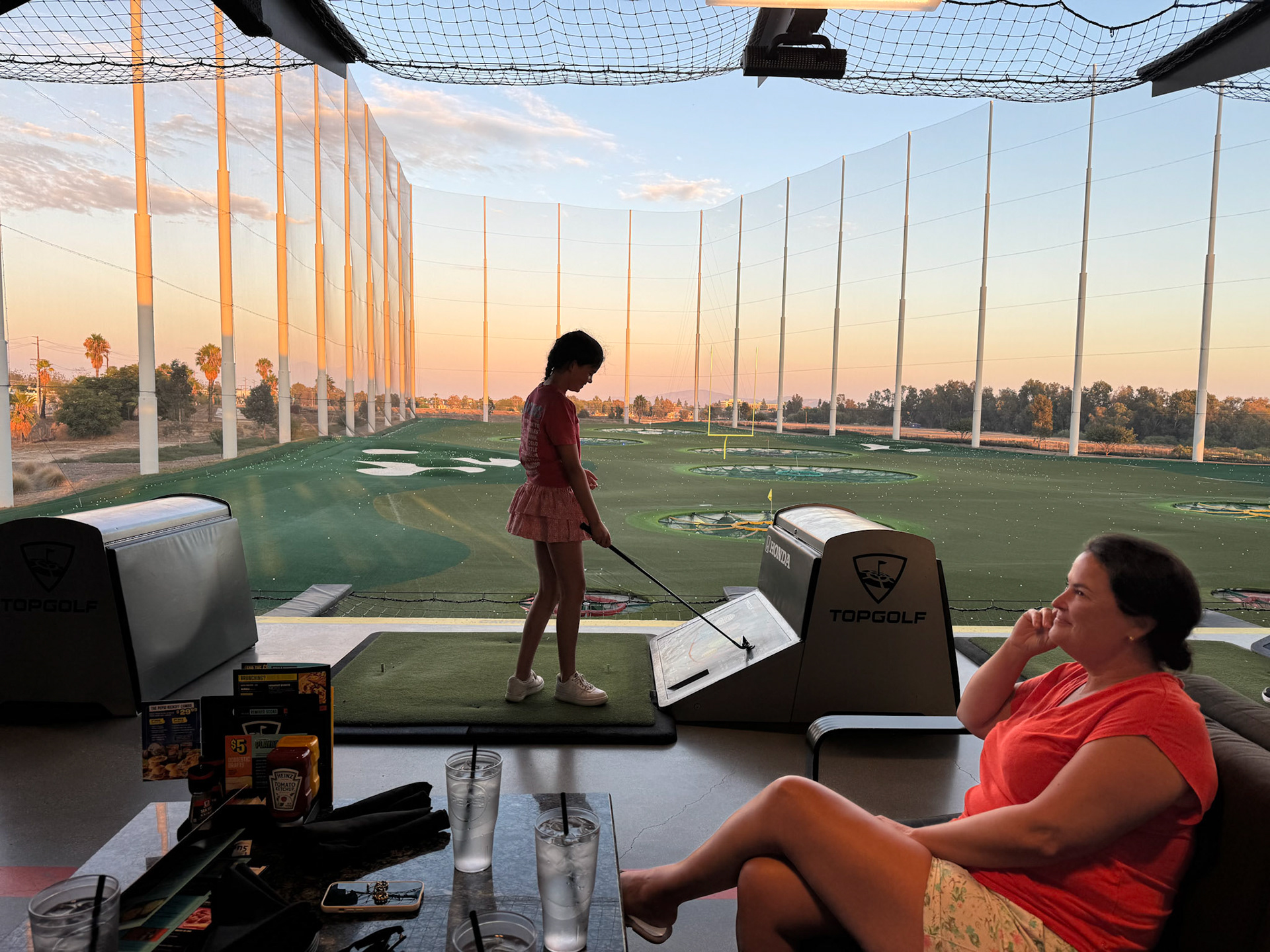 Inplaats van in de file, maar naar de Topgolf