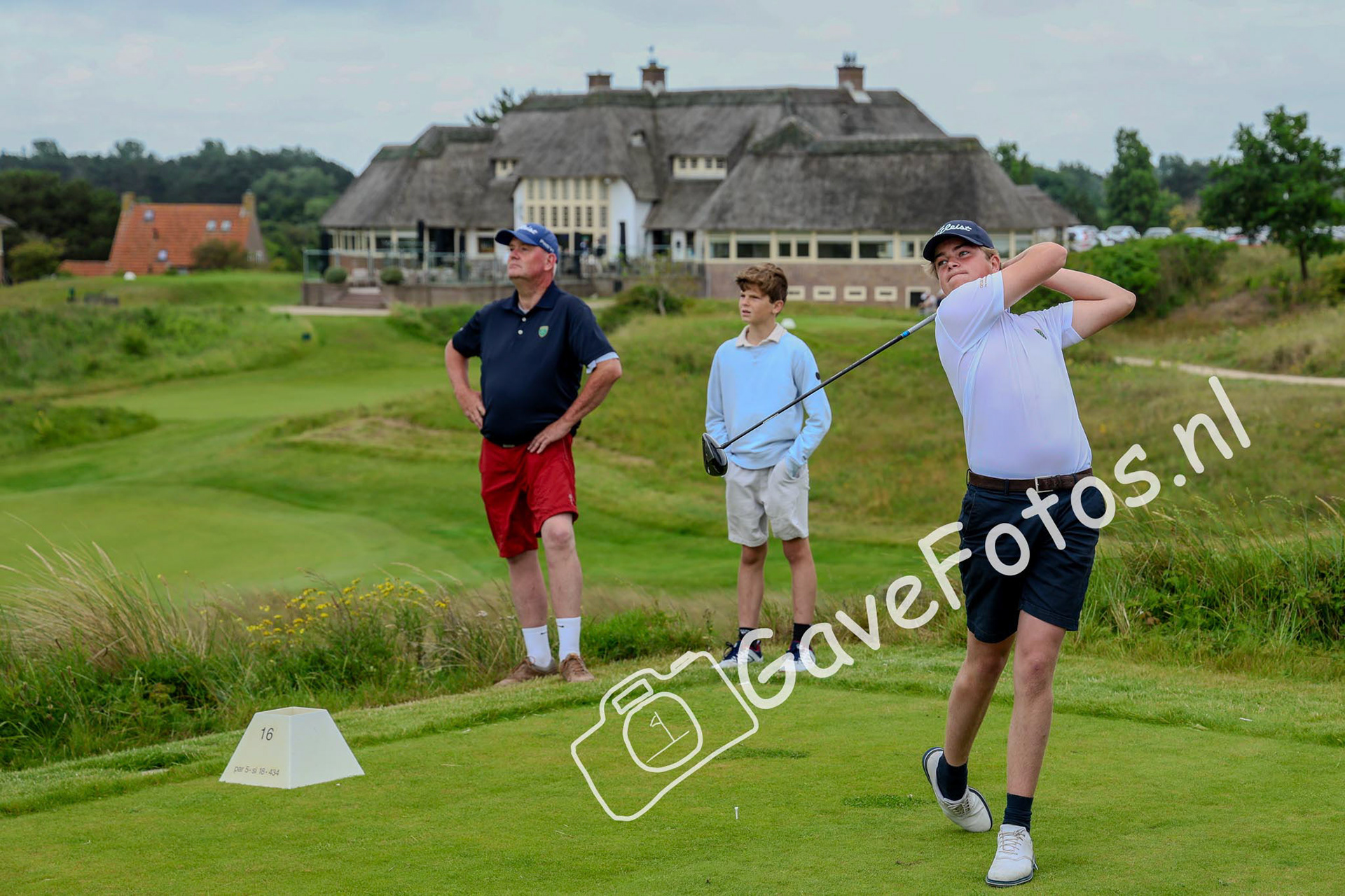 Hidde Aukema op de Teebox van de 16e hole tijdens het Kennemer Open 2025