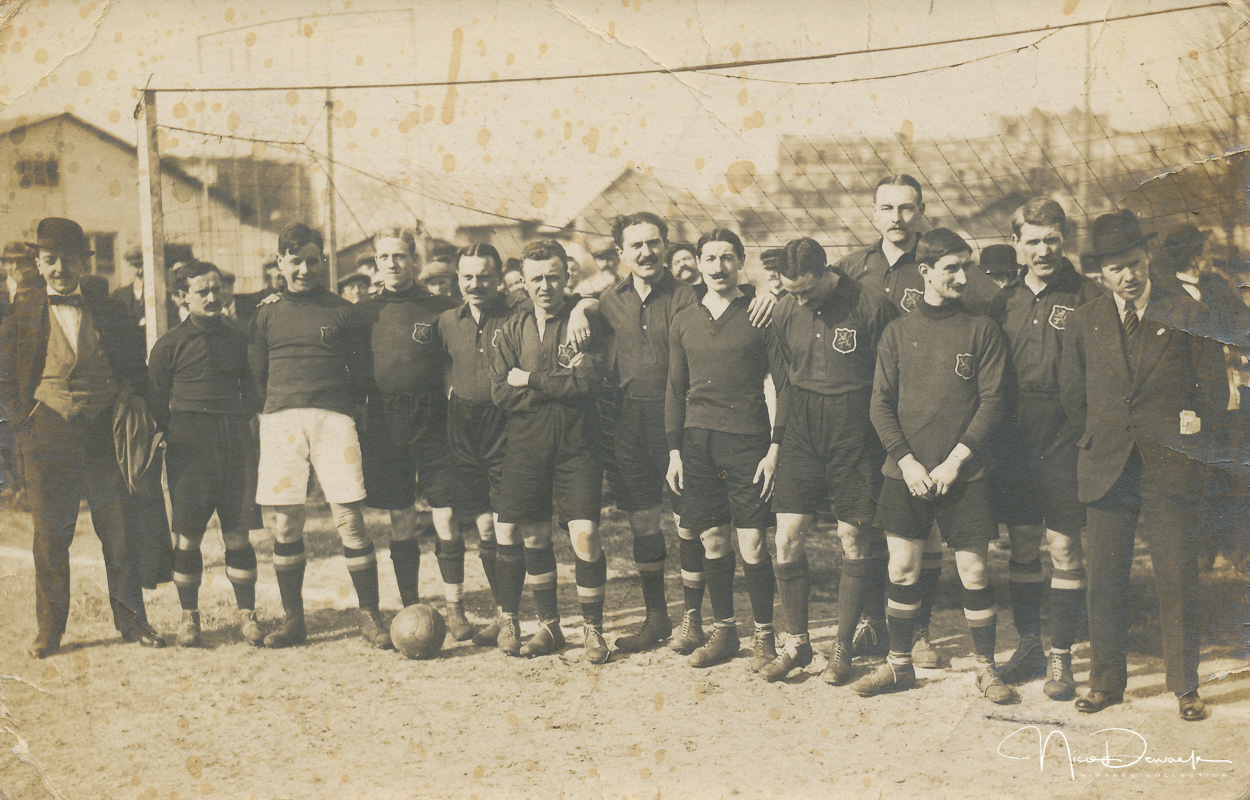 The Belgian (army) team plays for the first time during World War I against a match against a similar French selection (Paris, 18 apr. 1915)