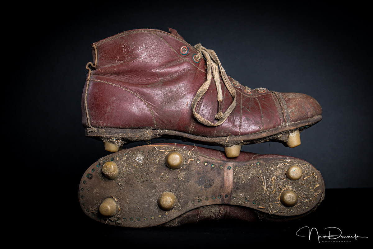 Chaussures De Football Vintage Années 30 Marque The Cert - Modèle Original, état Porté, Origine Angleterre