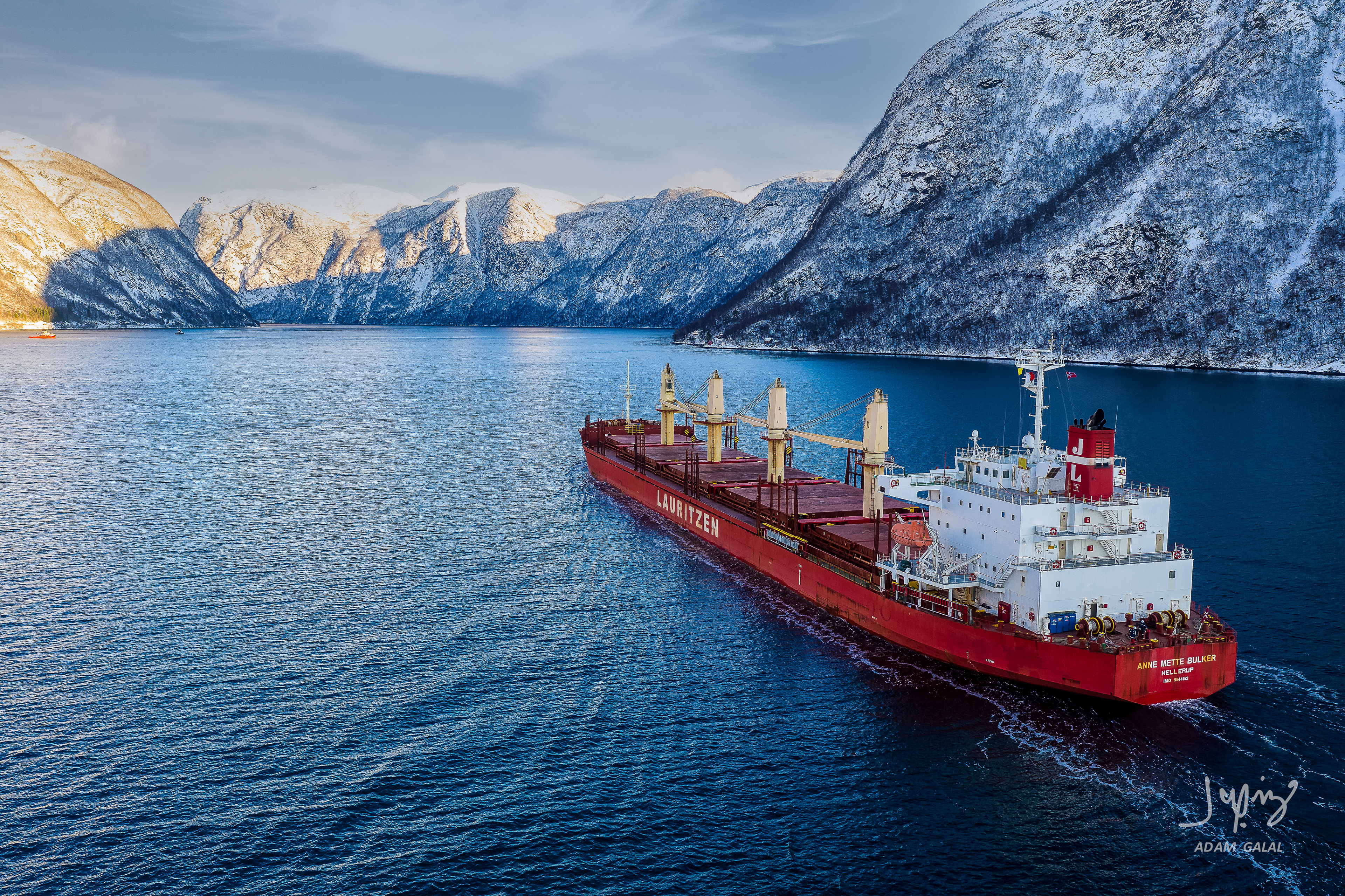 Høyanger - LAURITZEN, Norway ISO 100 | 1/160 sec | f 4.0 | 28 mm