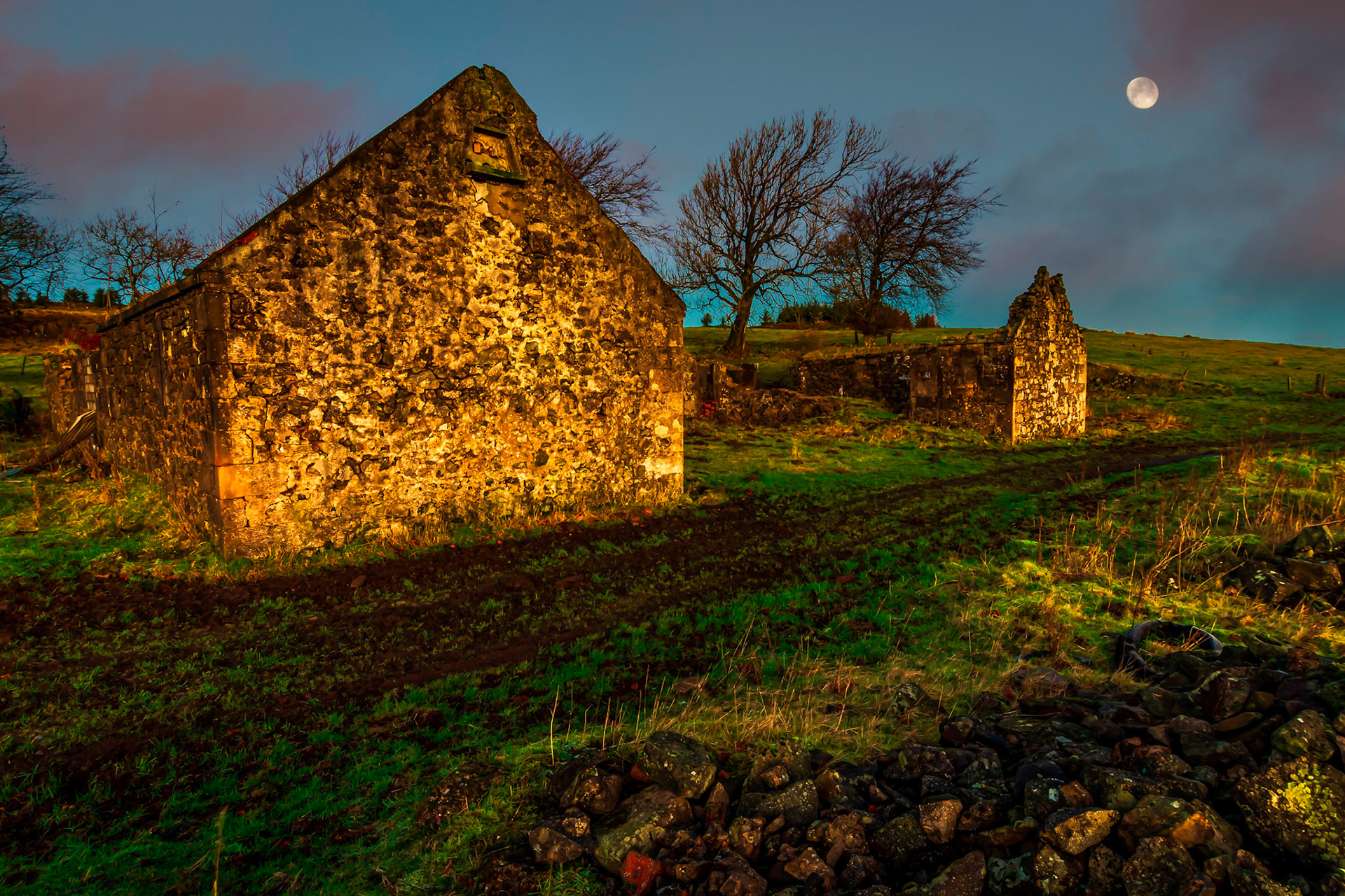 Sunrises and Moon sets at an old farmstead.