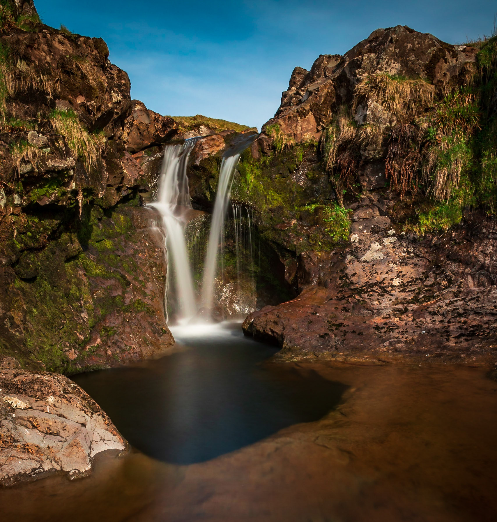 After a unuasialy dry April this waterfall and plunge pool look different from normal.