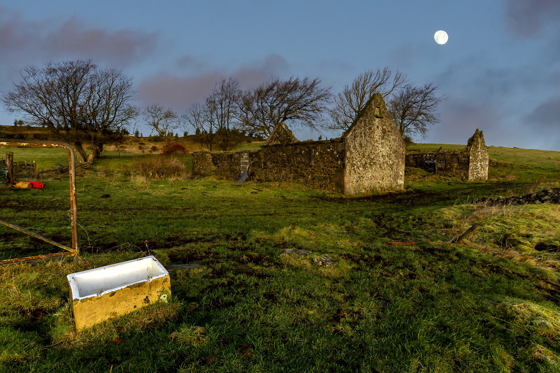 Sunrises and Moon sets at an old farmstead.