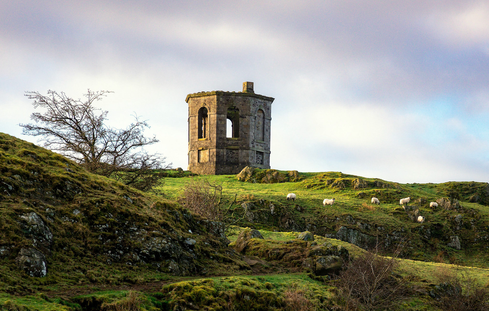 A folly on Kenmure Hill, which belonged to Clan Semple, the Kenmure Hill Temple now sits in Clyde Muirshiel Regional Park near to Castle Semple Loch and Lochwinnoch.
