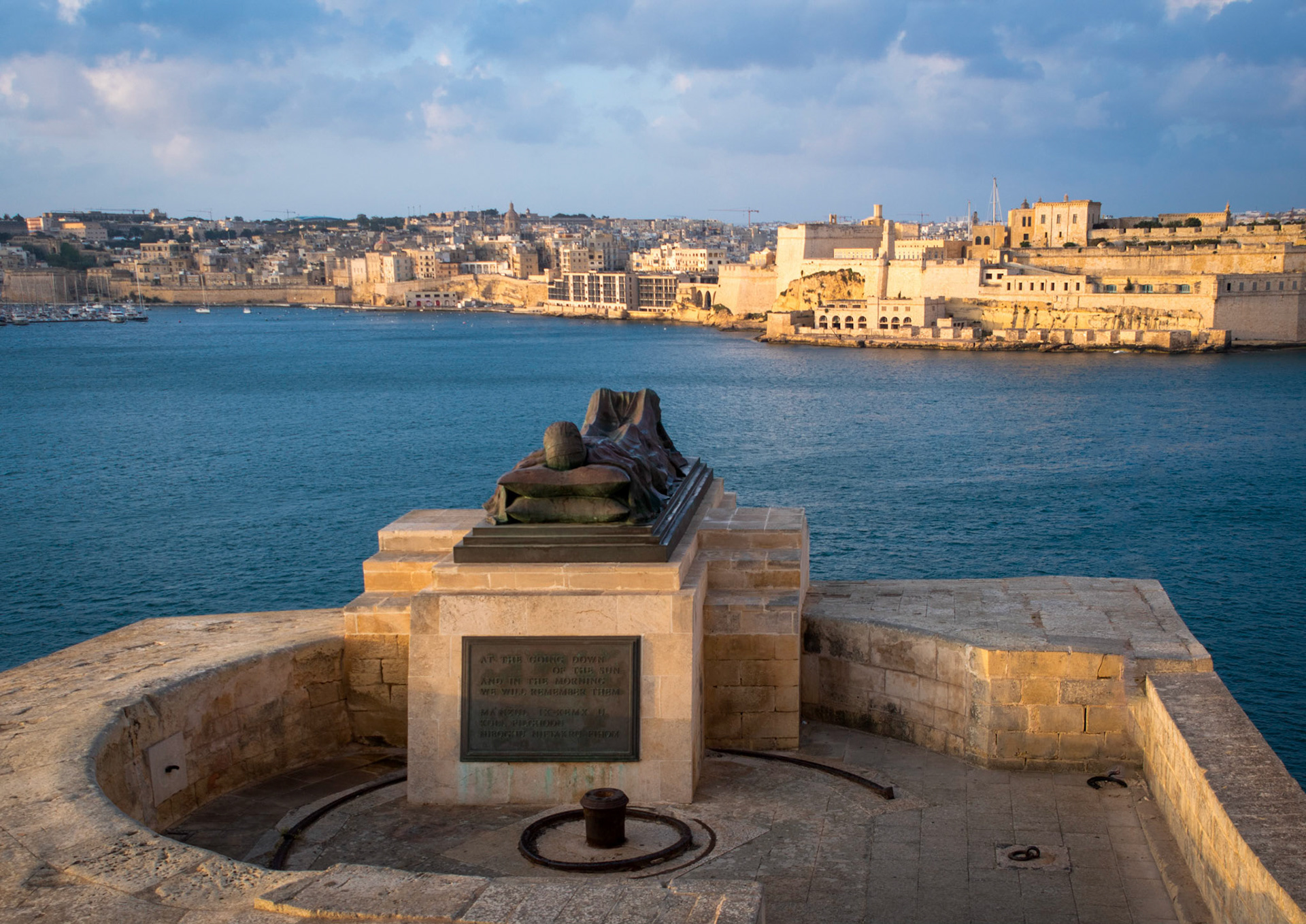 The memorial was constructed to commemorate those that died in Malta during the second world war. The bronze statue on a catafalque represents the unknown soldier about to be comitted to the sea.