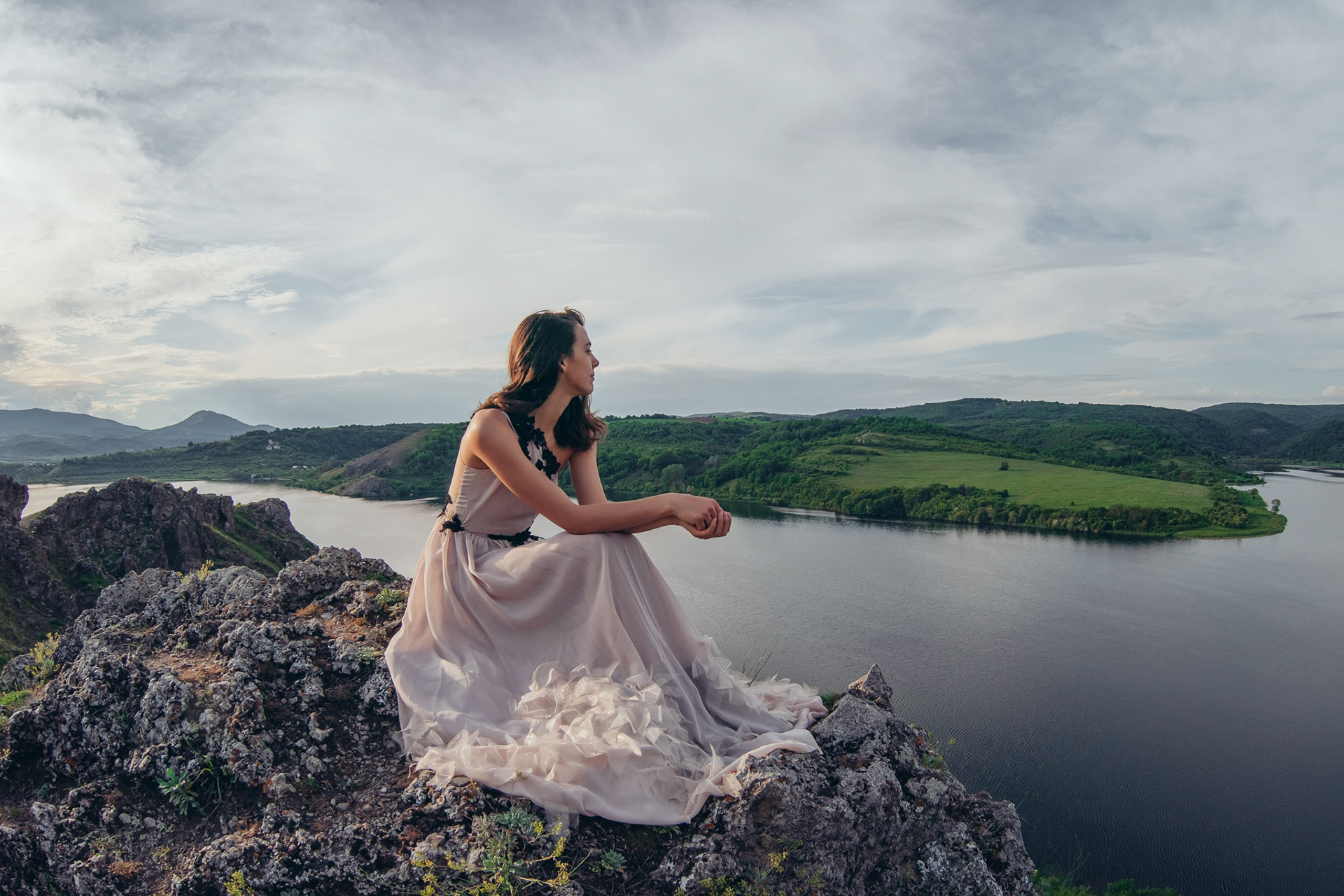 Вики над язовира