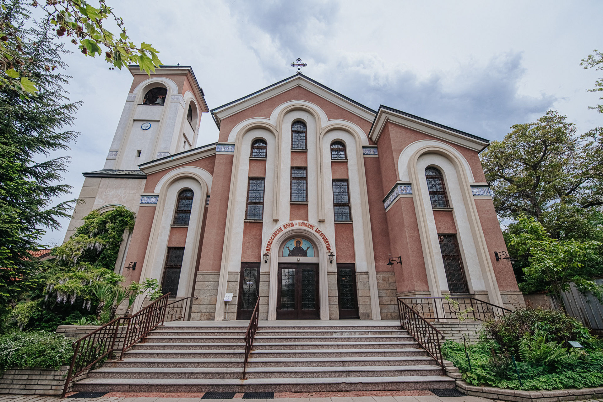 снимка на храм Успение Богородично