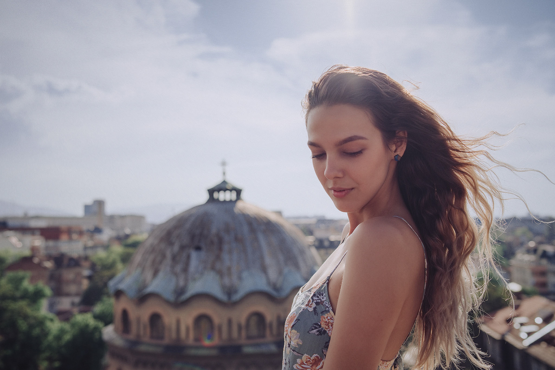 Кадър от портретна фотосесия над центъра на София