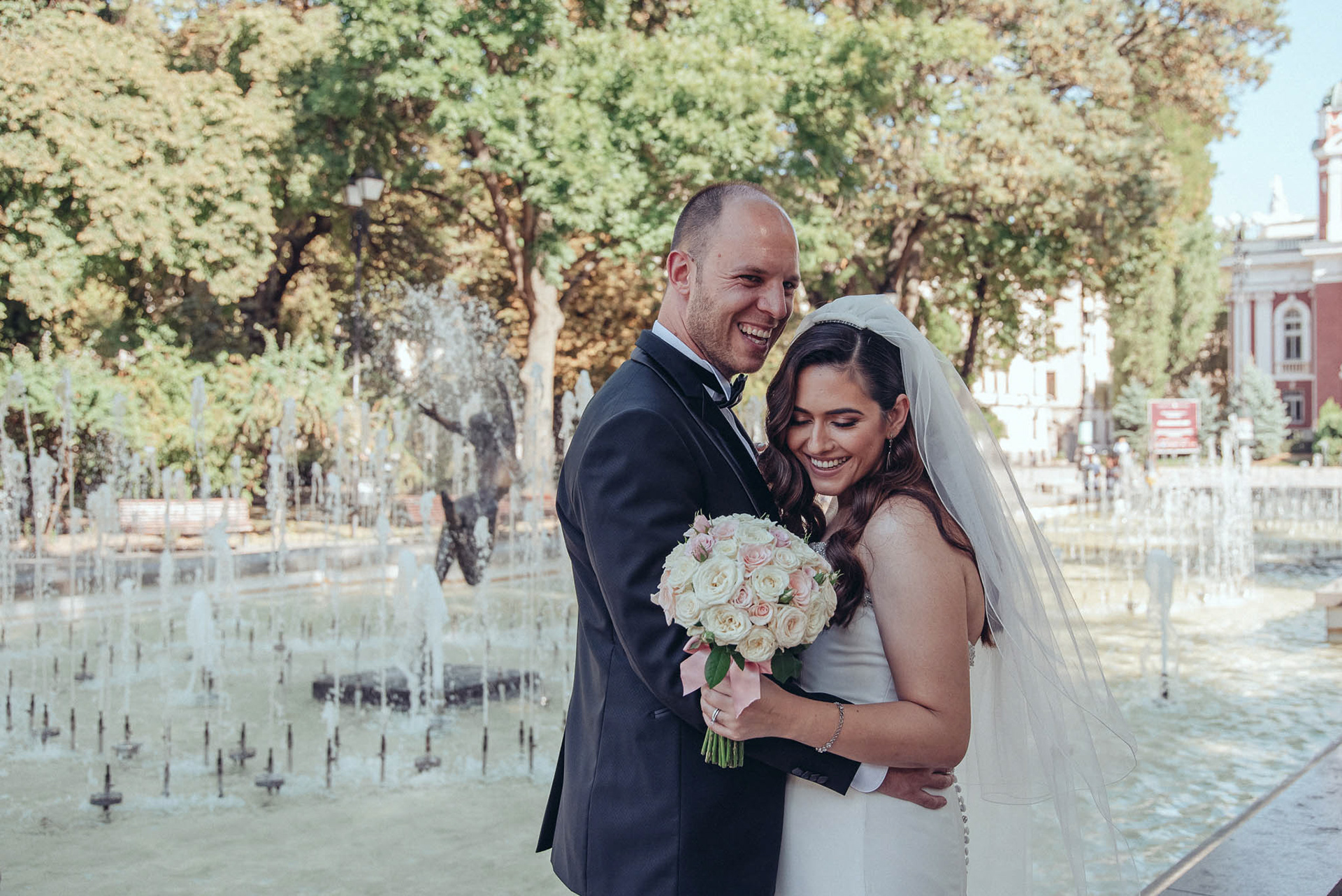 Мария и Александър пред народния театър