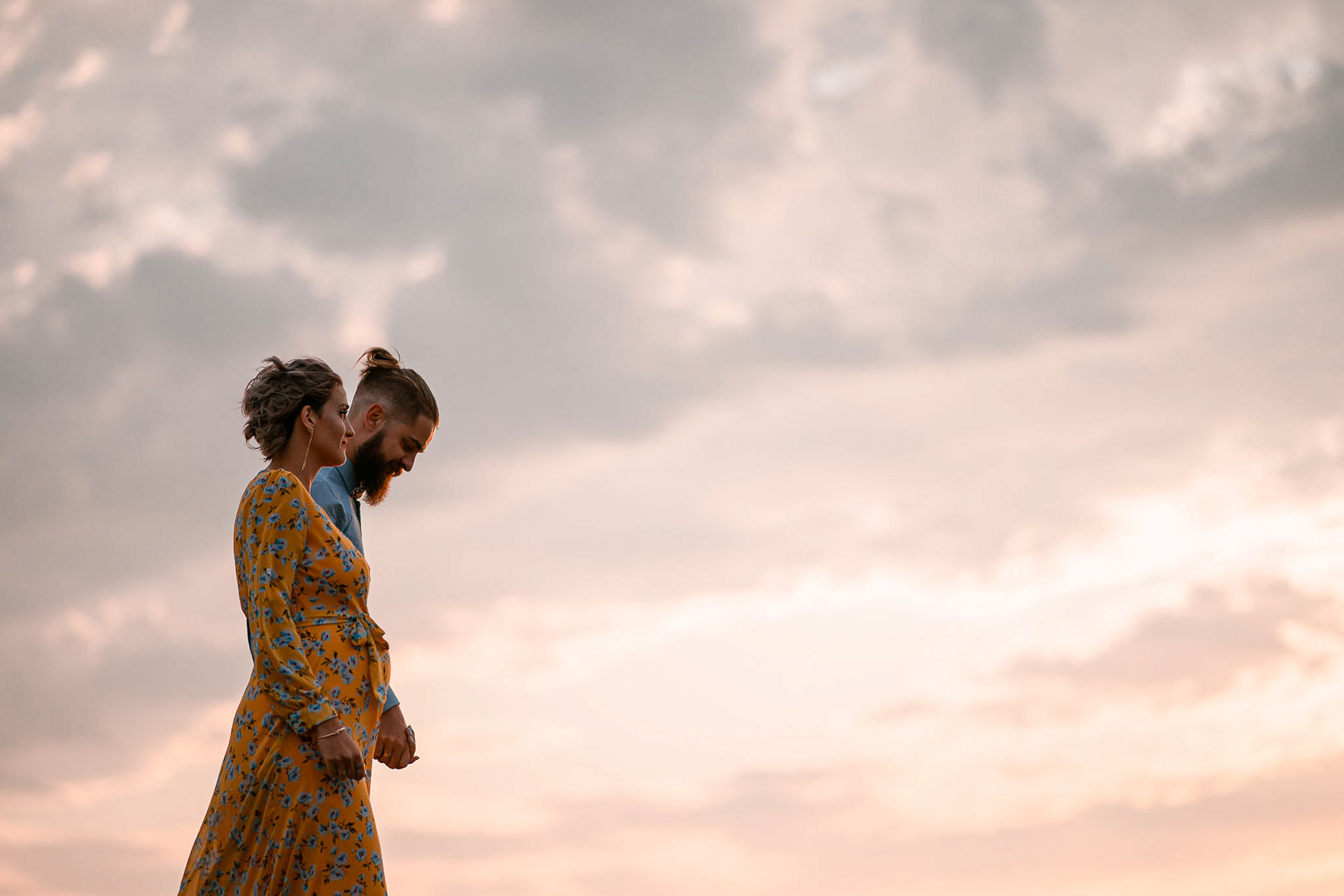 Разходка на Илияна и Иван по залез