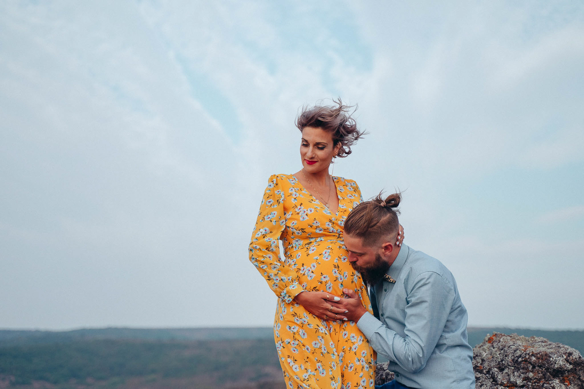 Целувка на бъдещия член на семейството