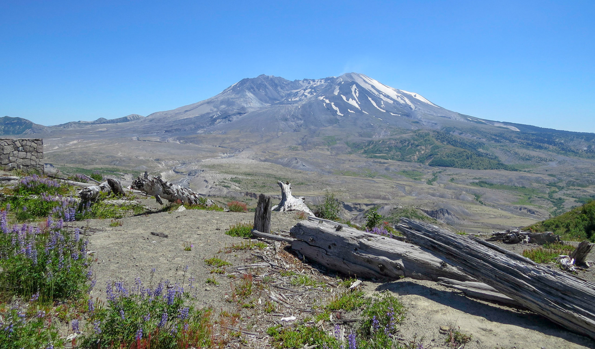 Mount St Helens.  Johnson Ridge Observatory.