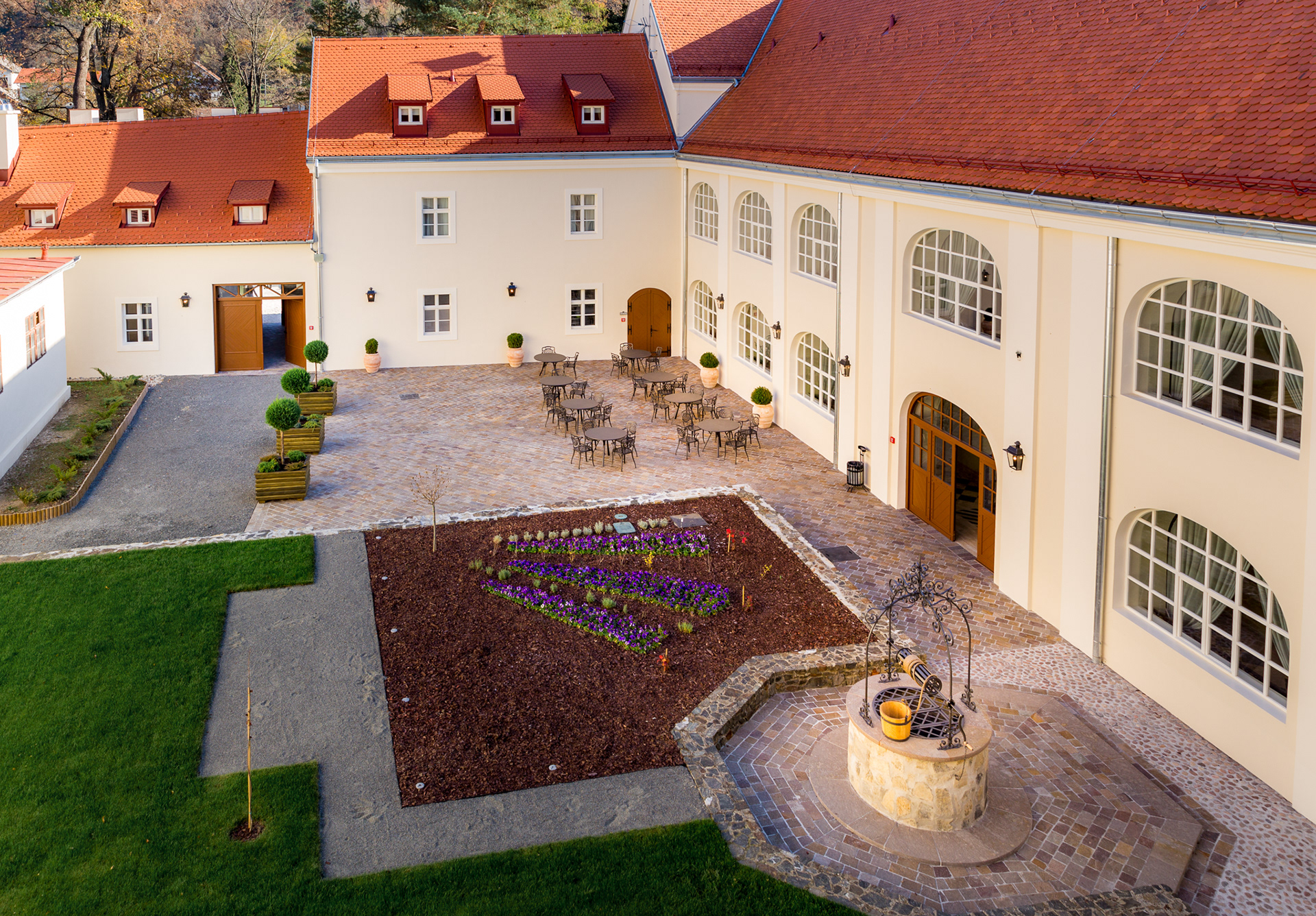 dvorac kutjevo, foto aga, fotograf interijera, opremanje, spin valis, foto studio aga, kutjevački podrum