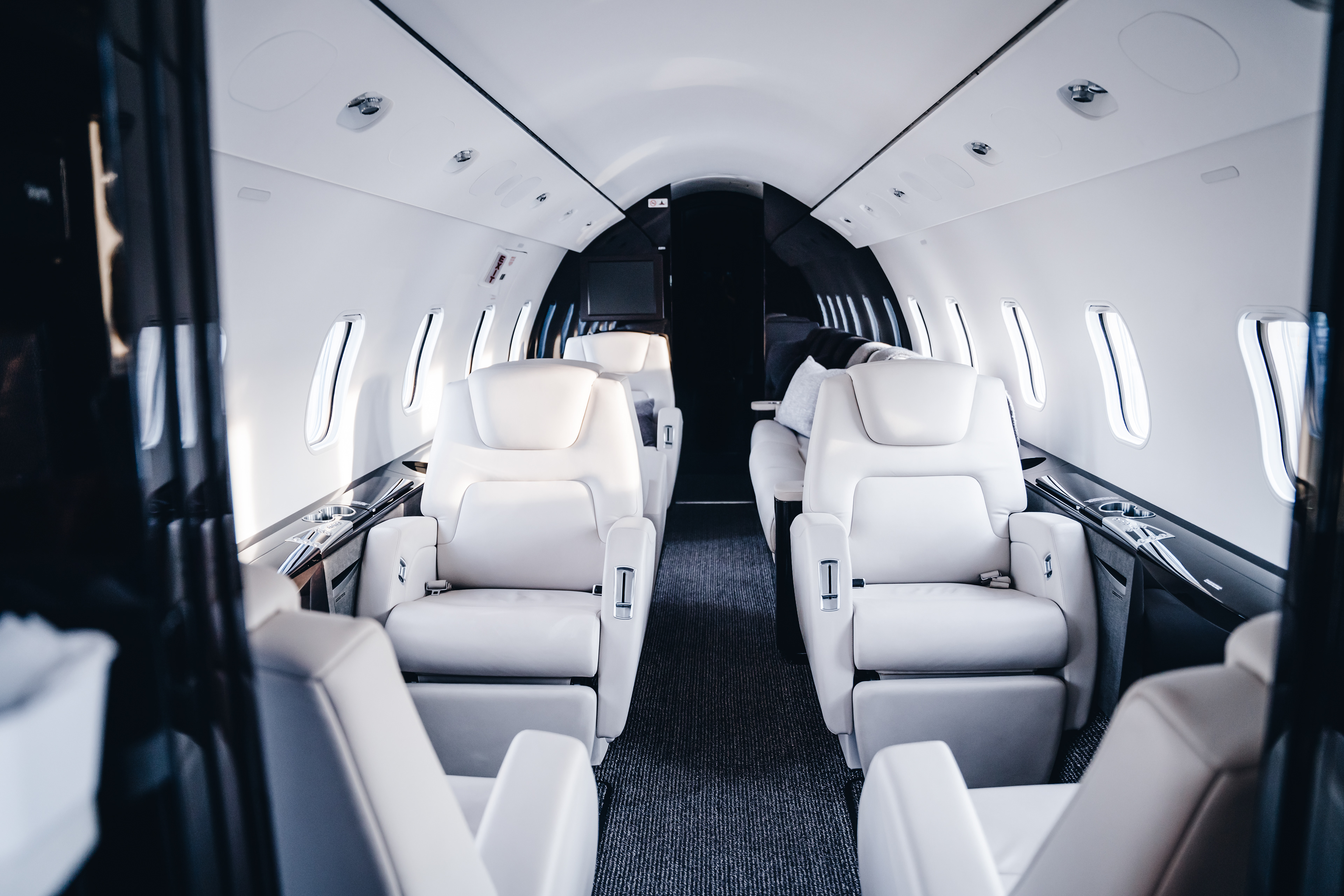 Challenger 300 - Van Nuys, CA