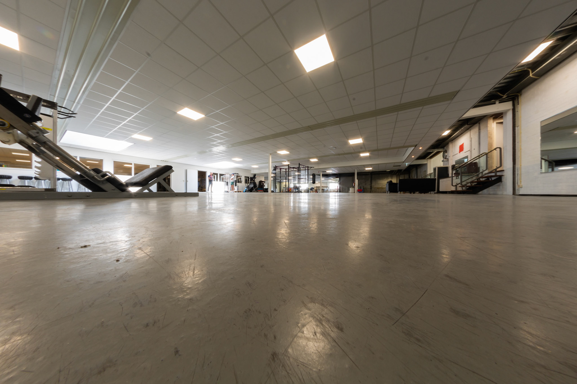 De oude opslagruimte moet nu worden gebruikt als nieuwe trainings ruimte omdat hier makkelijker meer afstand kan worden gehouden