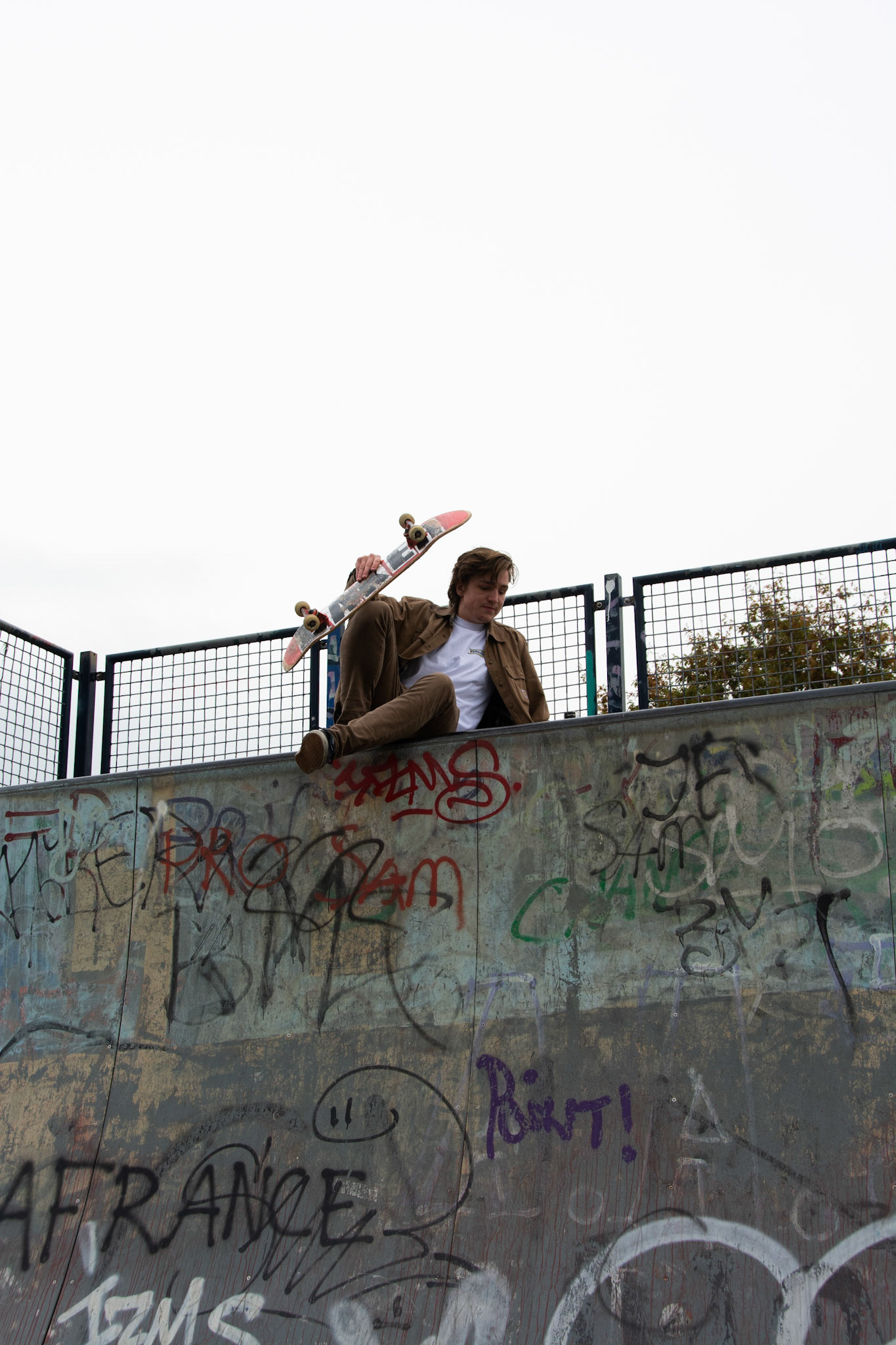 Skateboarder op halfpipe