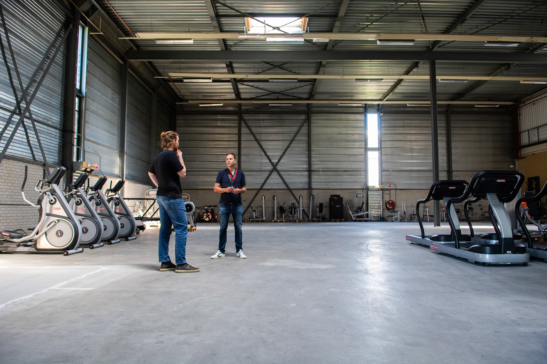 De oude opslagruimte moet nu worden gebruikt als nieuwe trainings ruimte omdat hier makkelijker meer afstand kan worden gehouden