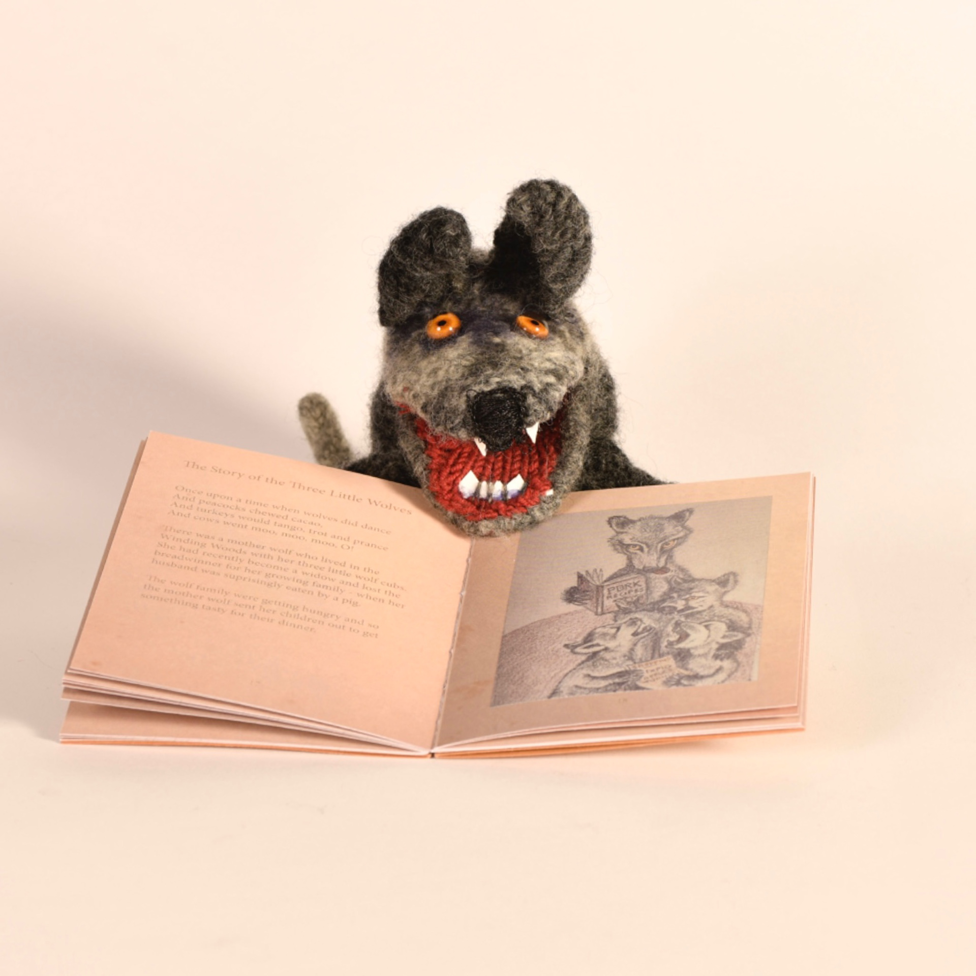 Three Little Pigs - Armatured Felt Puppet - Stop-Motion Animation & Storybook - Lois Pawson 2022