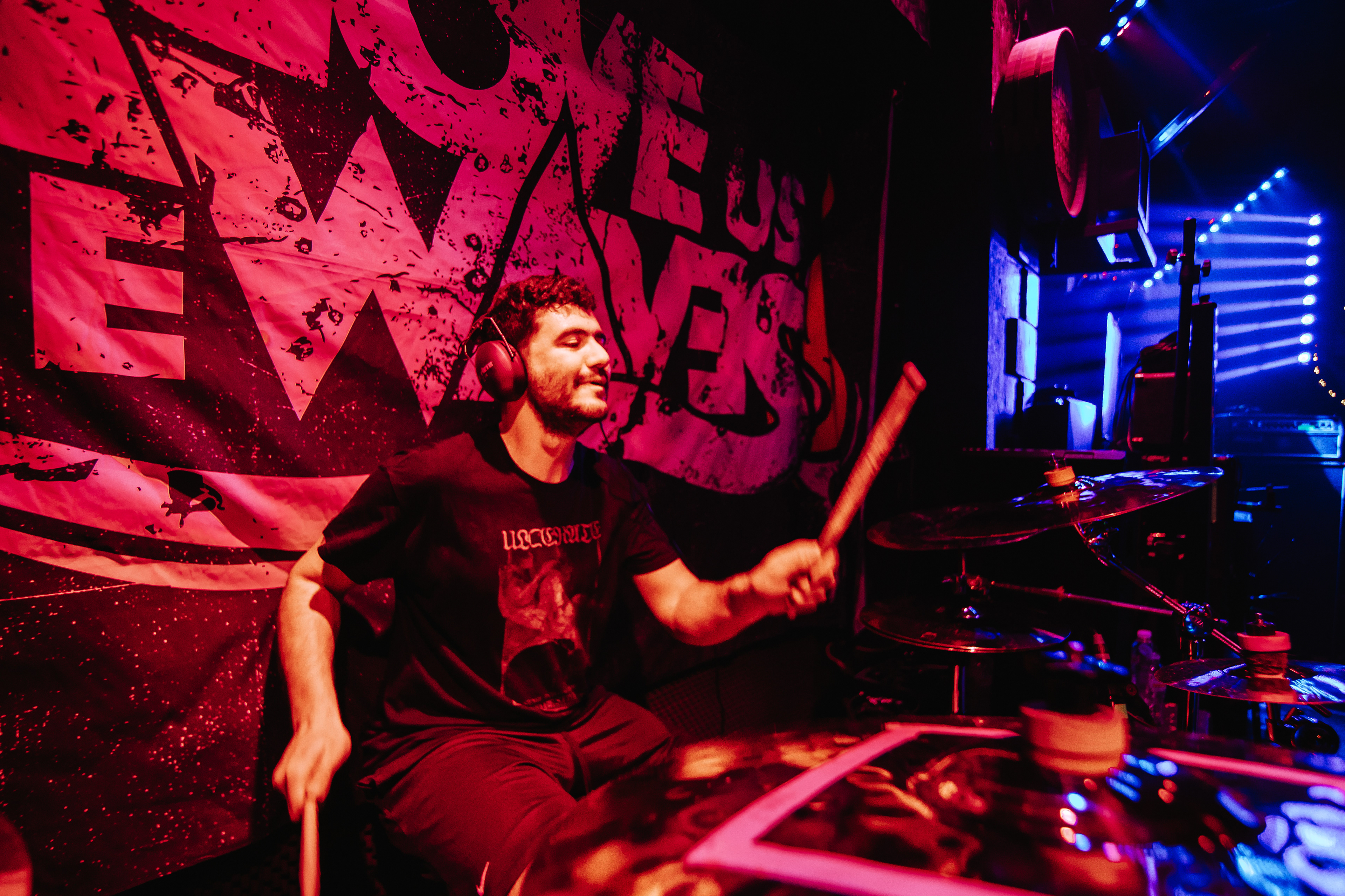 Above us the Waves @ Eightball