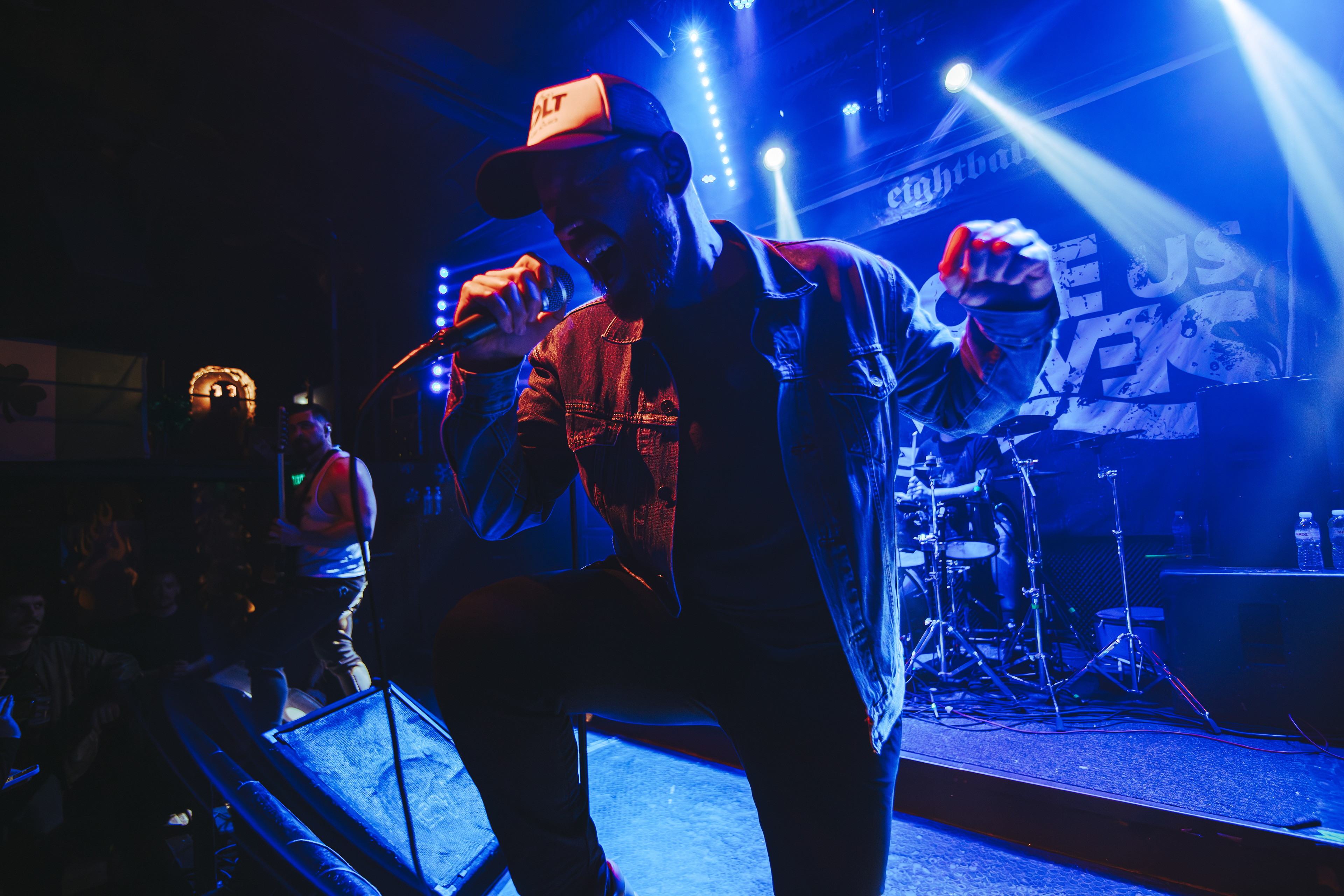 Above us the Waves @ Eightball