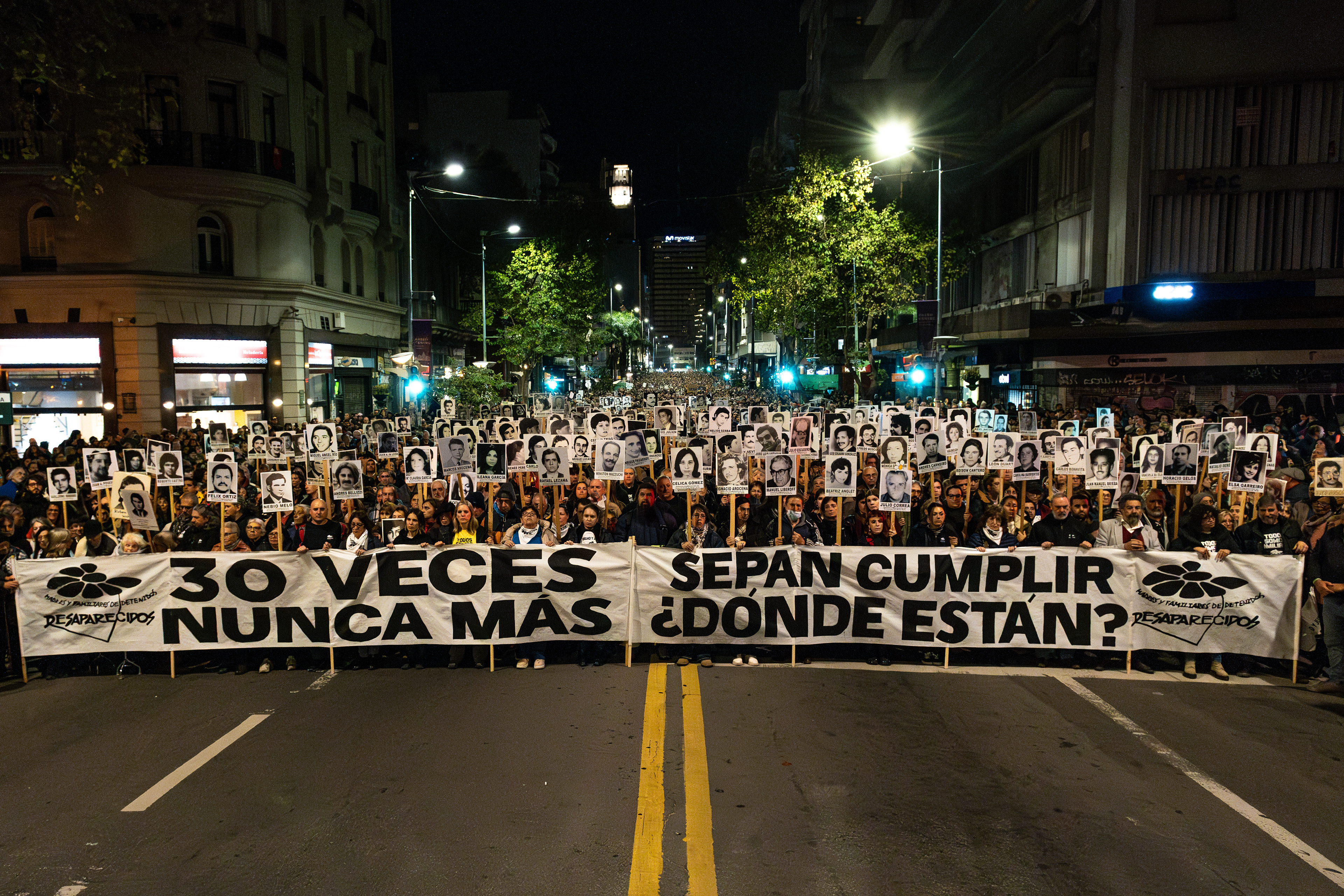 Finalización de la 30ma. Marcha del Silencio en la Plaza Libertad de Montevideo. 20 de mayo de 2025.