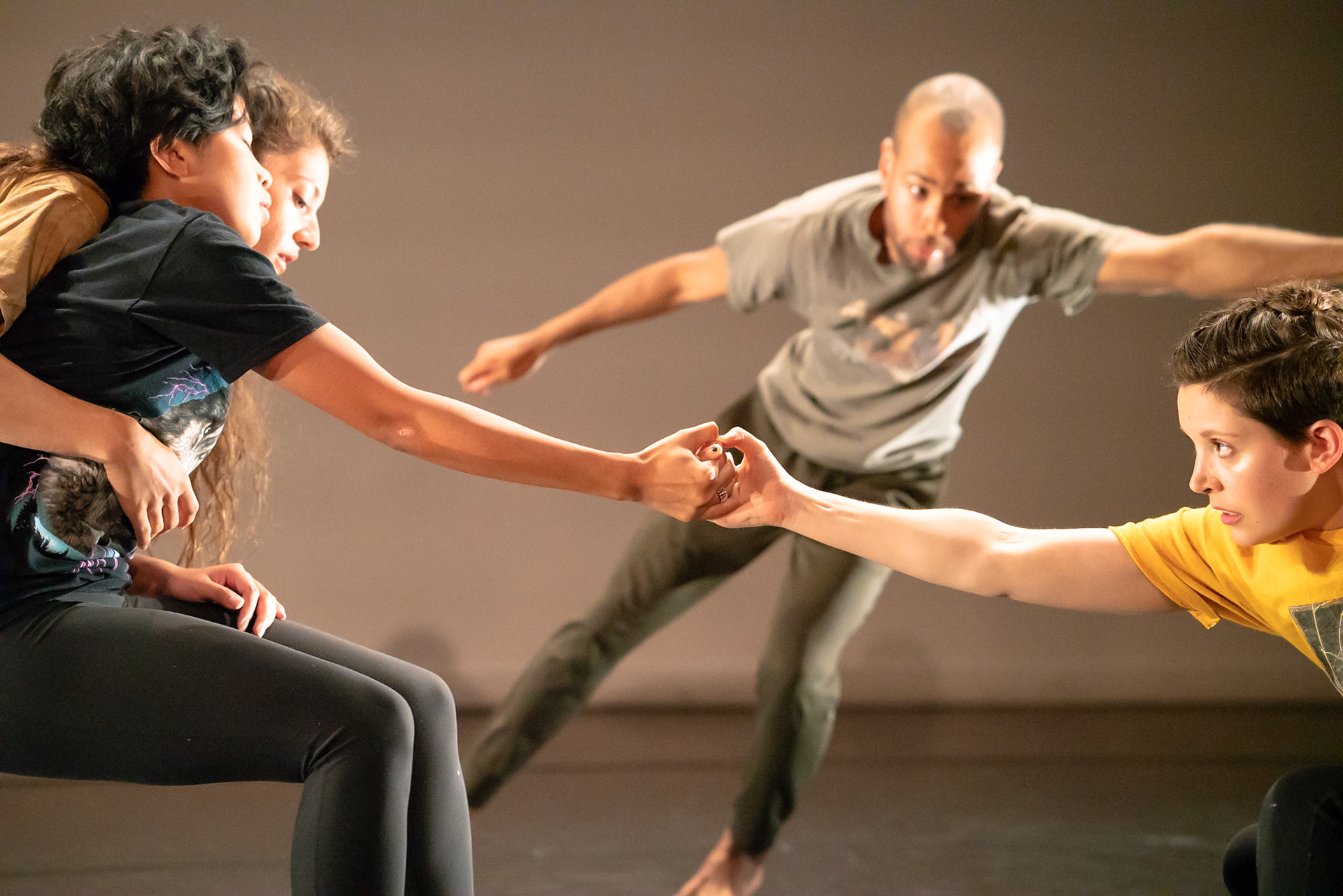 Undertow Dance; Improvisation by Lehuanani DeFranco, Rebecca Gual, Nicole Loeffler-Gladstone, Nick Rodriguez, Ha Vo