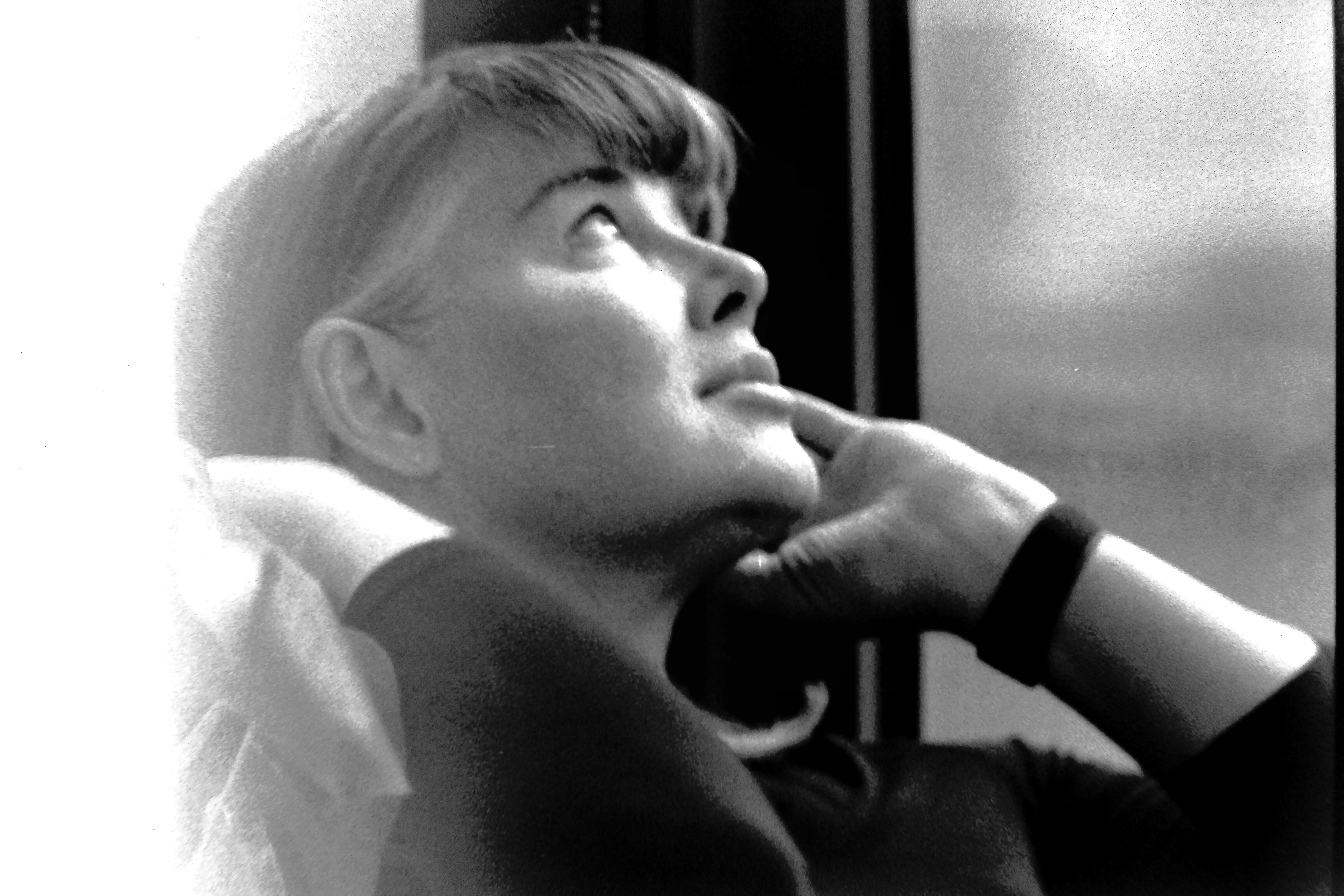 A monochrome profile portrait of Billie Grace Ward by Virginia García Ruiz (@damesinclair).