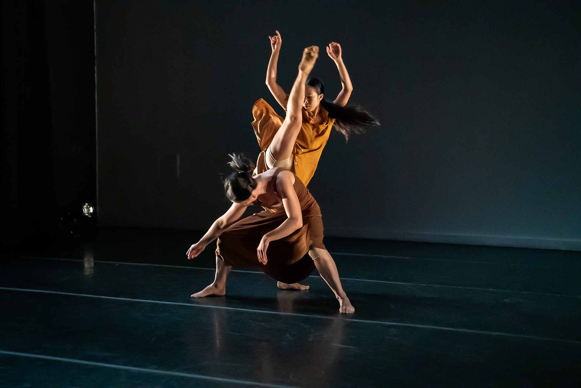 Choreographer: Elisabetta Minutoli; Performers: Elisabetta Minutolli, Nikki Holck