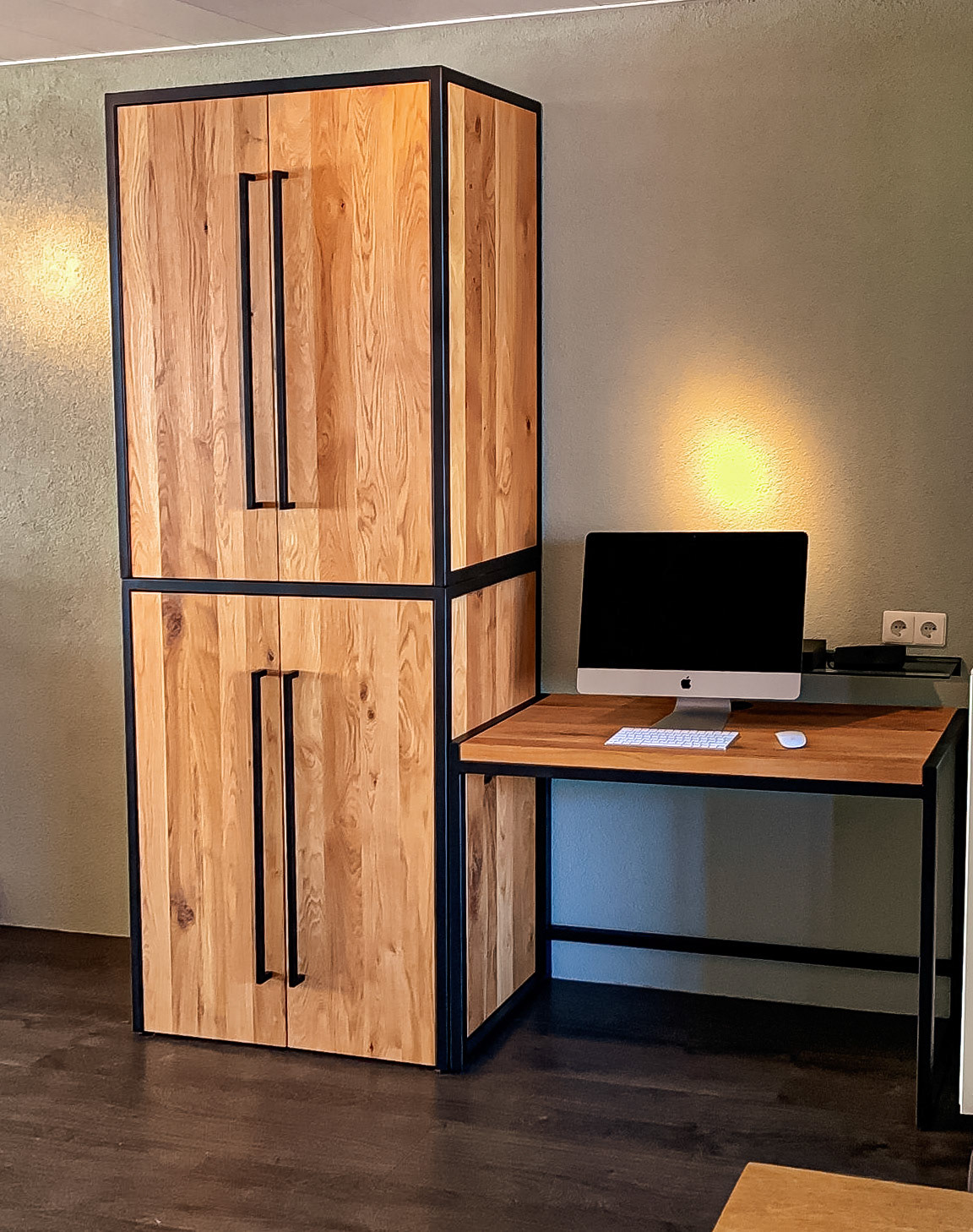 Stalen frame met eikenhout