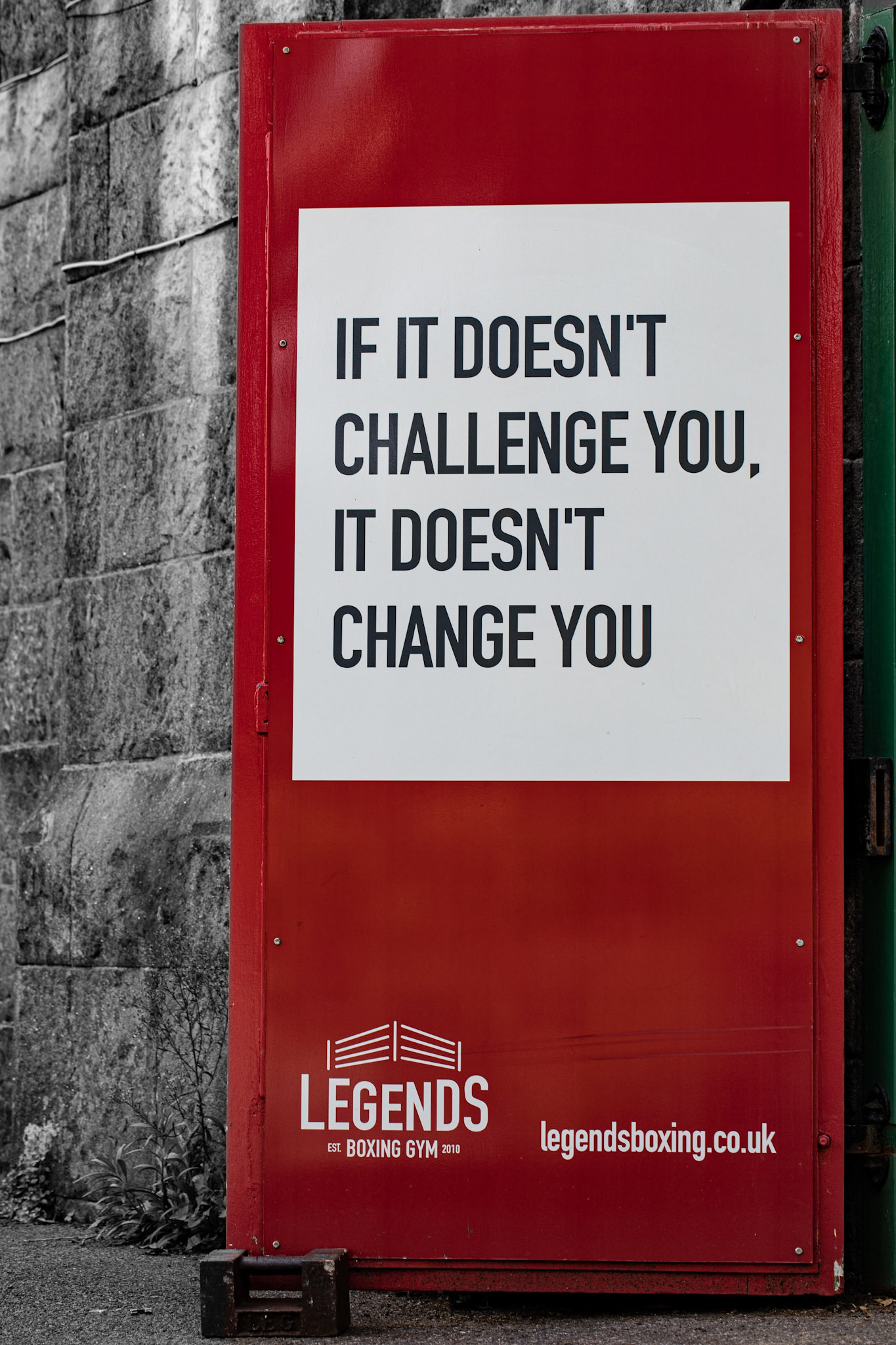 Box club under the bridge, Kew