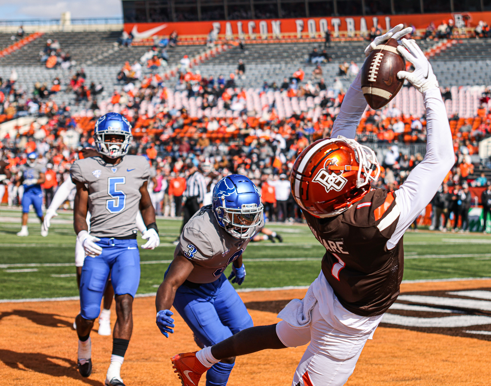 Bowling Green Falcons Odieu Hiliare (1) attempts to catch the ball in the end zone at Doyt Perry Stadium in Bowling Green, Ohio on Saturday, October 8, 2022. For Toledo Blade.
